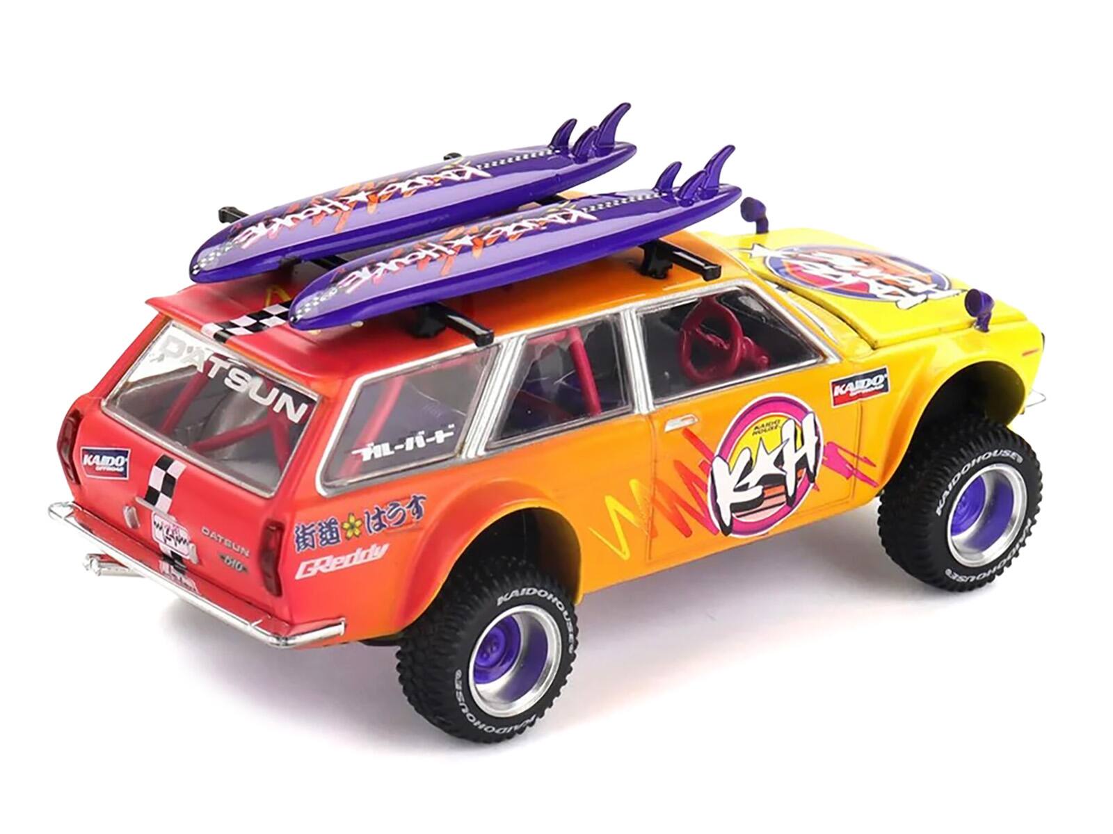 Sure, here is the corrected and grouped text from the image:

**Front of the Car:**
- DATSUN
- KAIIDO
- GReddy

**Side of the Car:**
- KAIIDO
- Datsun
- GReddy
- 街道 (Street)

**Rear of the Car:**
- KAIIDO
- Datsun
- 1010

**Surfboards:**
- KAIIDO

**Other Text:**
- KAIIDO
- W2H
- KAIIDO HOUSE