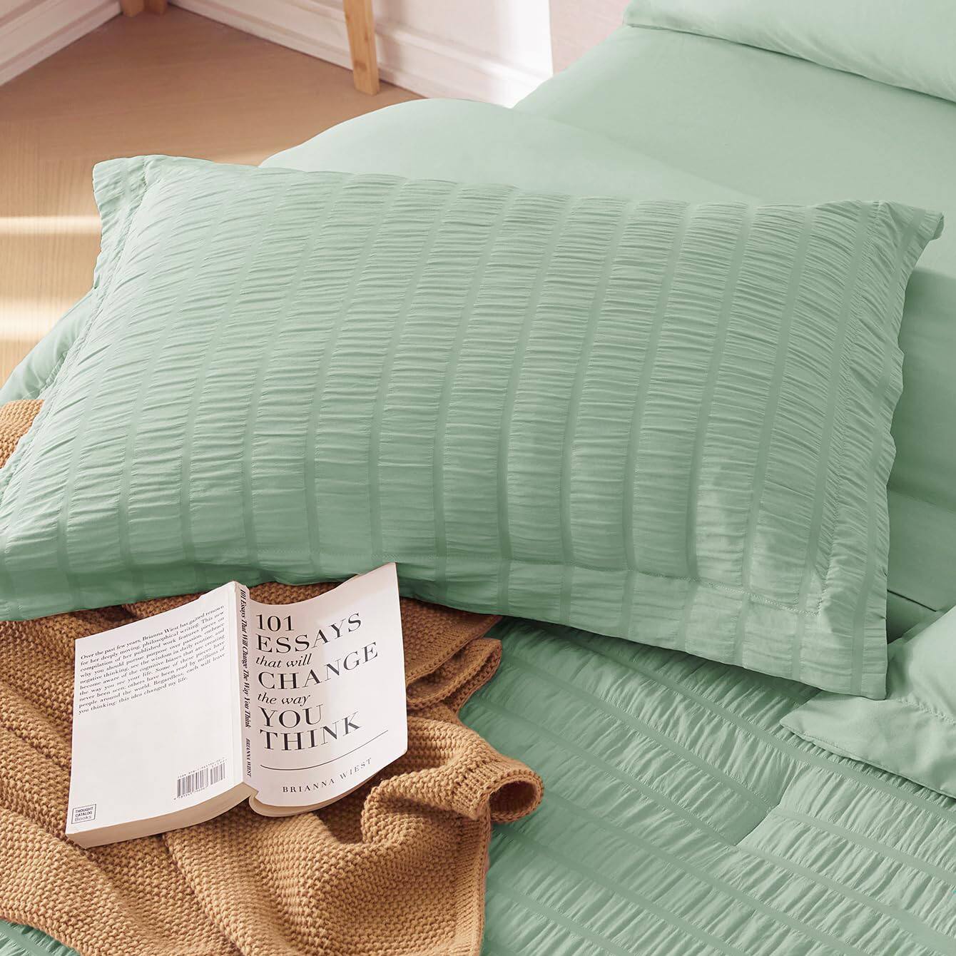 101 Essays That Will Change the Way You Think  
by Brianna West