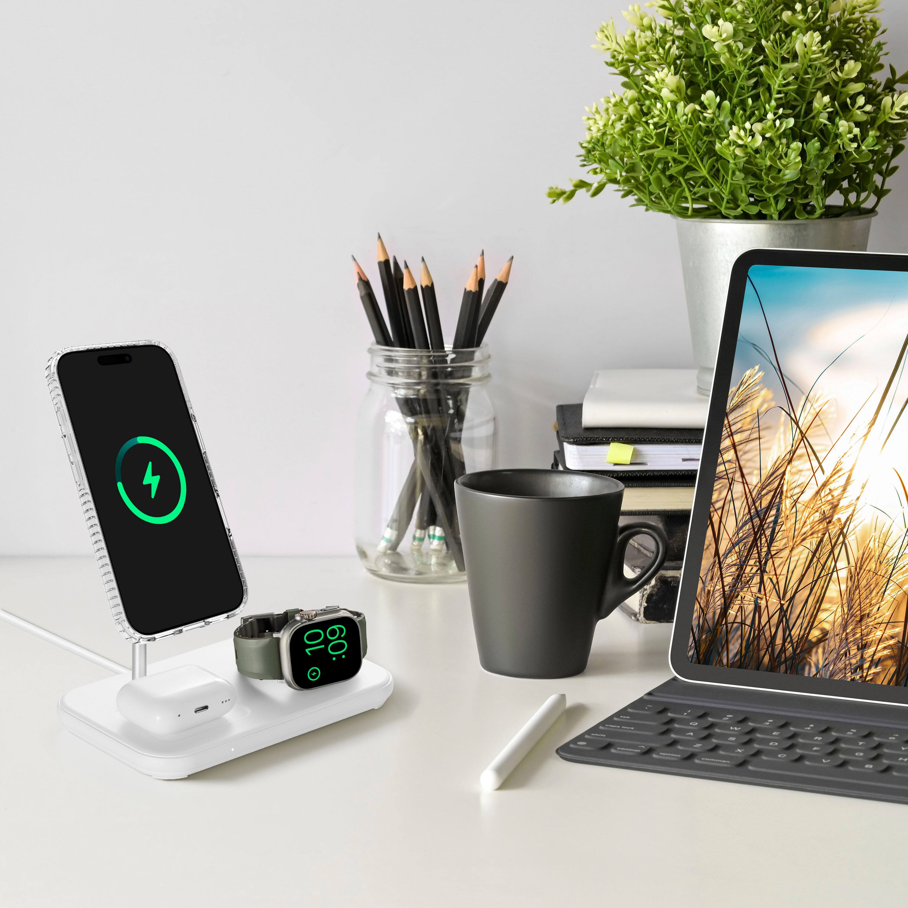 Alt View 2. Insignia™ - Hard-Shell Case with MagSafe for Apple iPhone 17 Pro - Clear.