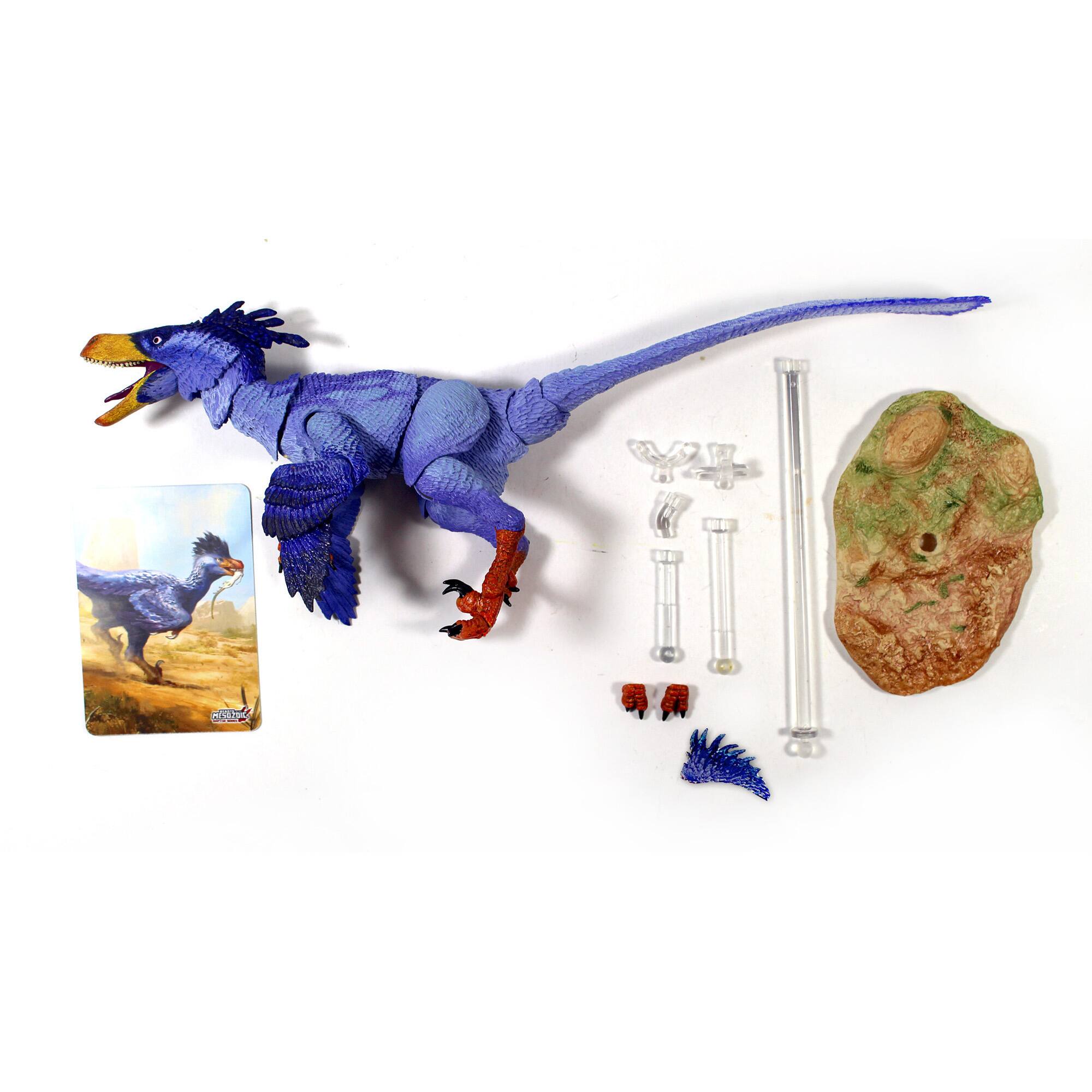 Left. Creative Beast Studio - Beasts of the Mesozoic: Saurornitholestes Sullivani - "Runner".