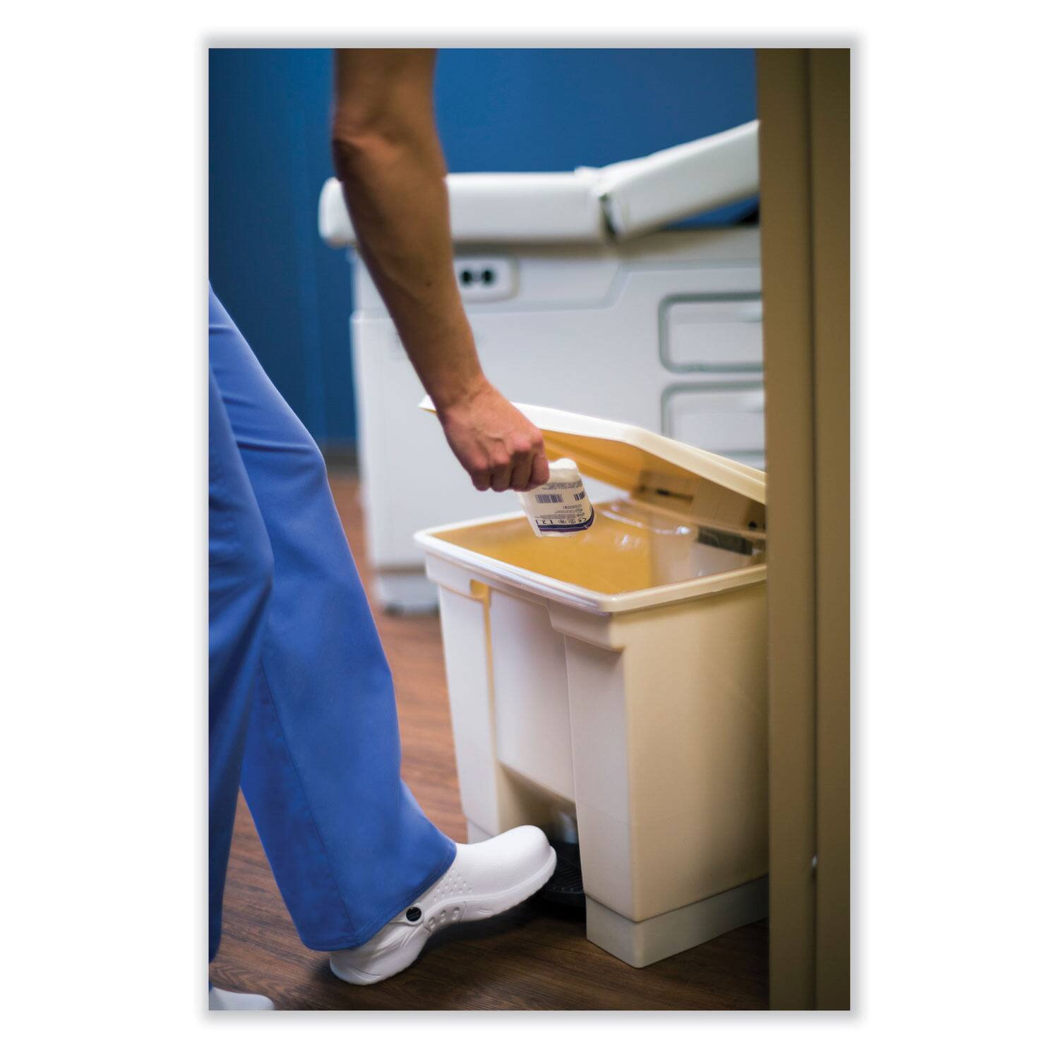Back. RubberMaid - Indoor Utility Step-On Waste Container, 8 gal, Plastic, Beige.