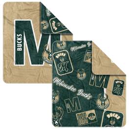 Logo Brands - Milwaukee Bucks 50" x 60" Dream Weave Throw Blanket - Hunter Green
