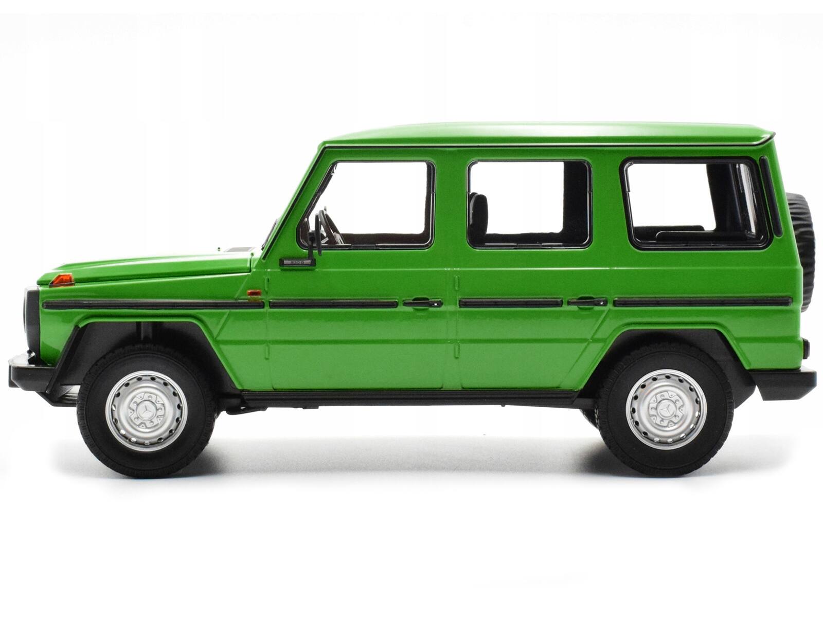 Angle. Minichamps - 1980 Mercedes-Benz G-Model (LWB) Green with Black Stripes Limited Edition to 402 pieces Worldwide 1/18 Diecast Model Car - Green with Black.
