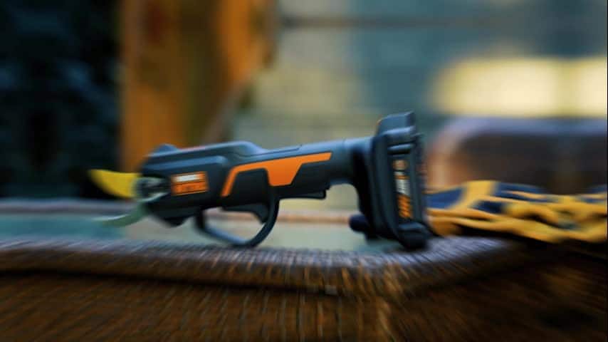 WG330 Pruning Shear video 0 minutes 41 seconds