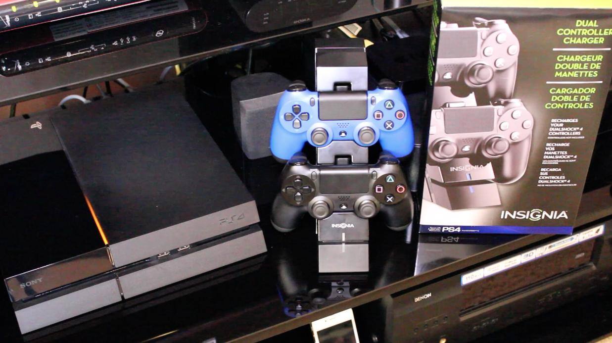 Insignia Dual Controller Charger for the PS4: YouTube Review!, click to load a larger version