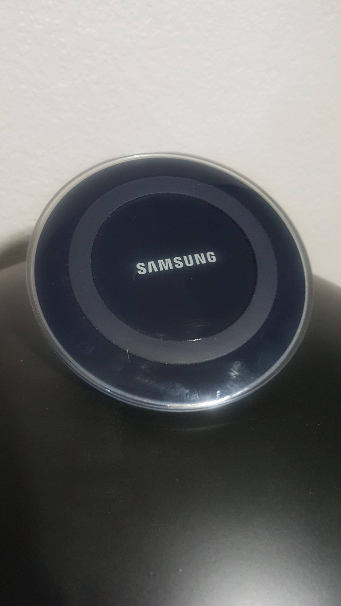 Samsung Wireless Chrager, click to load a larger version