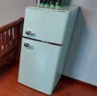 Insignia™ 4.5 Cu. Ft. Retro Mini Fridge with Top Freezer Red NS