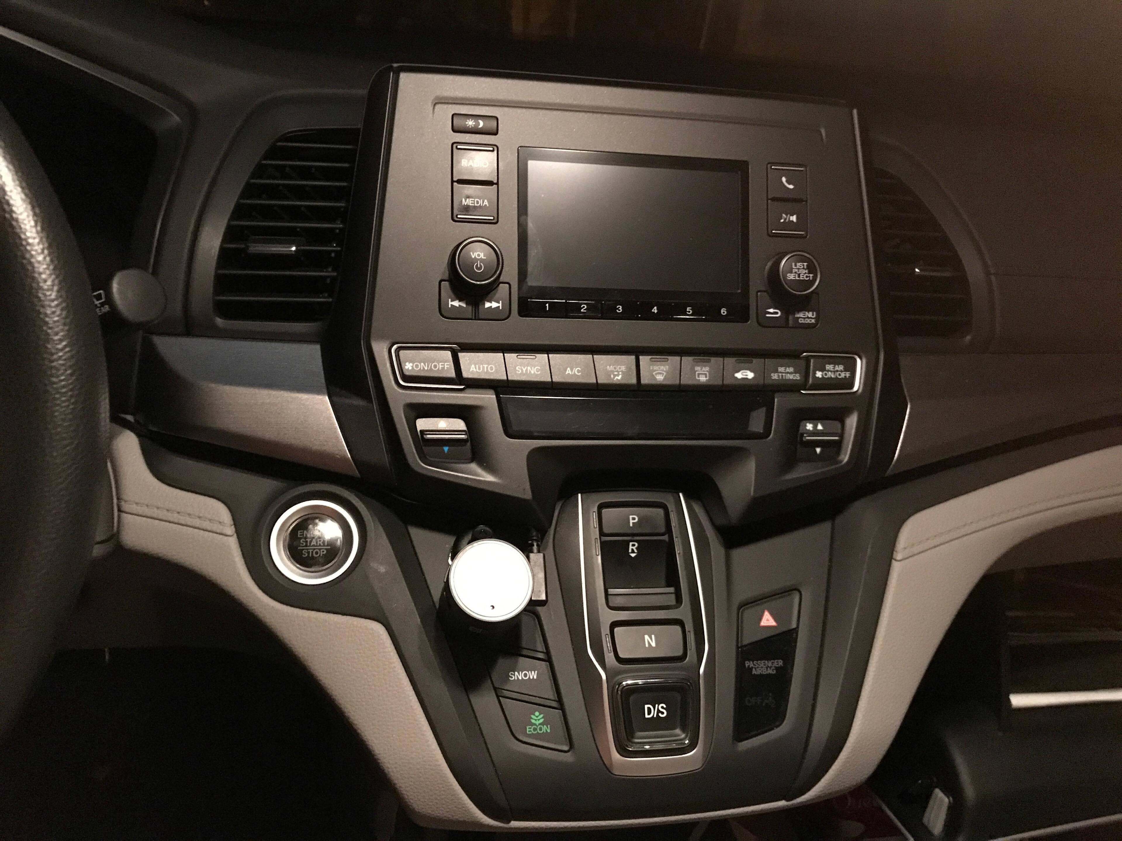 Garmin Speak installed on a 2018 Honda Oddysee., click to load a larger version