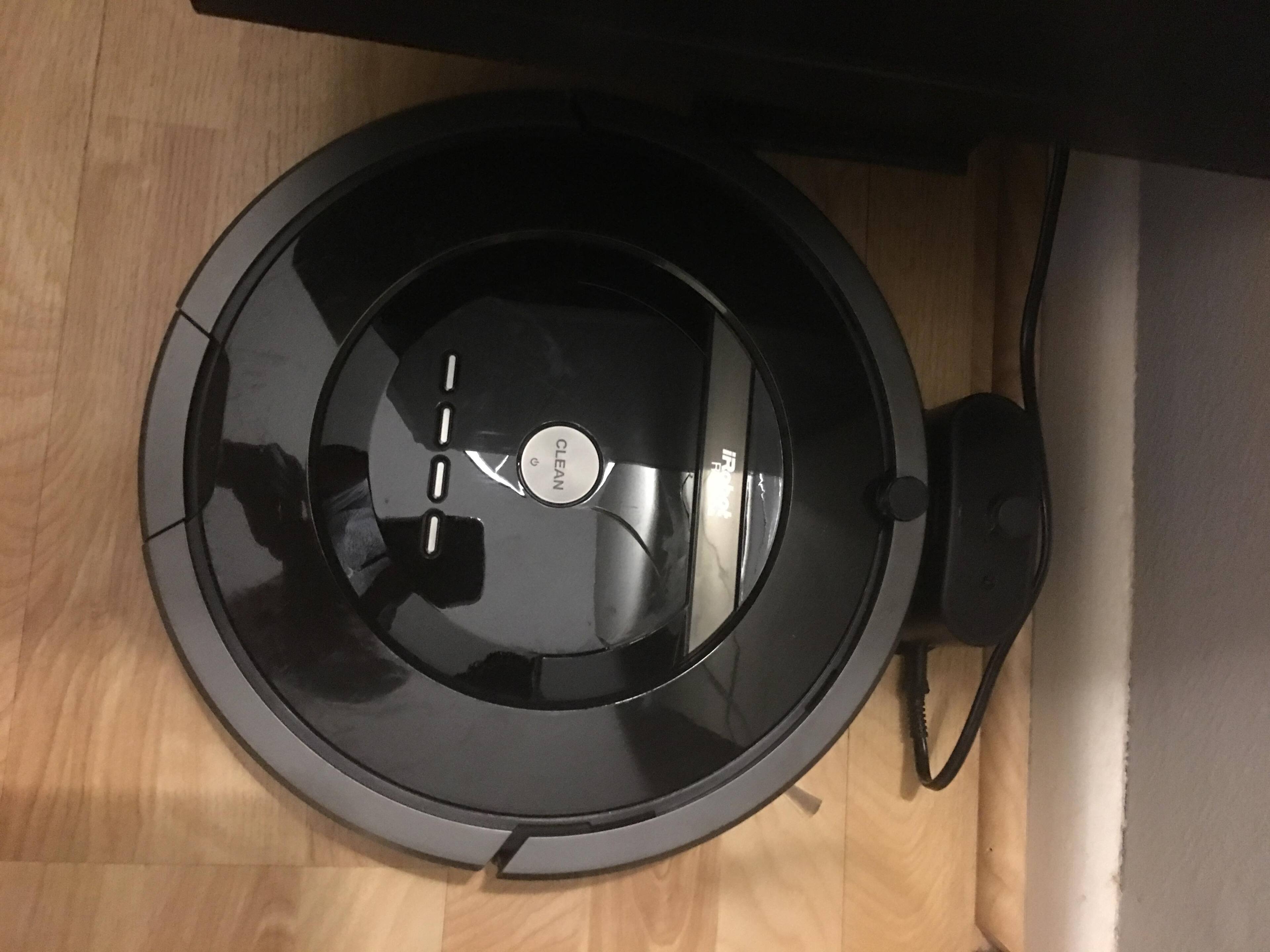 "Rosie" roomba. My maid!, click to load a larger version