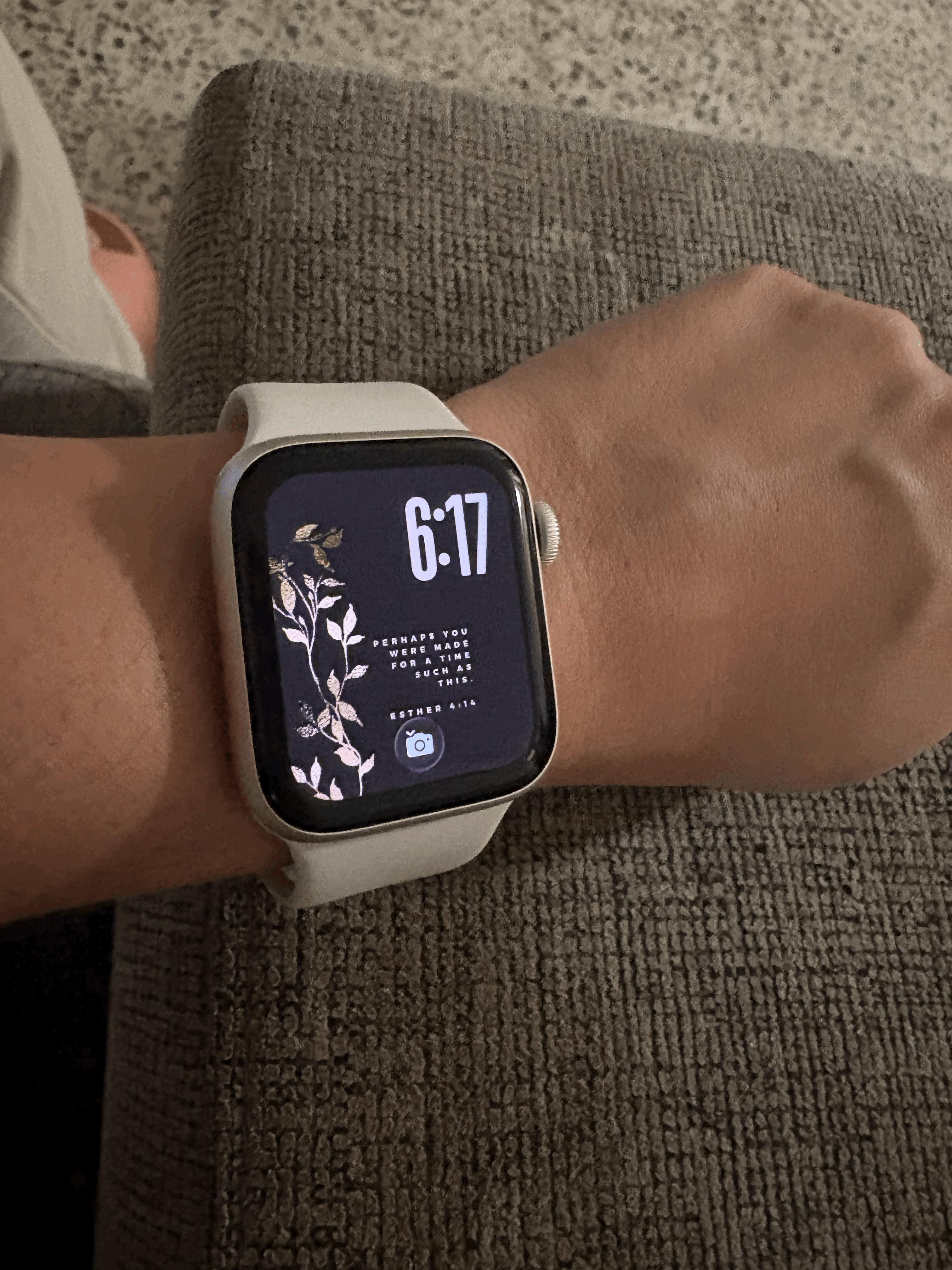 Apple Watch SE 3 (GPS) 40mm Starlight Aluminum Case with Starlight