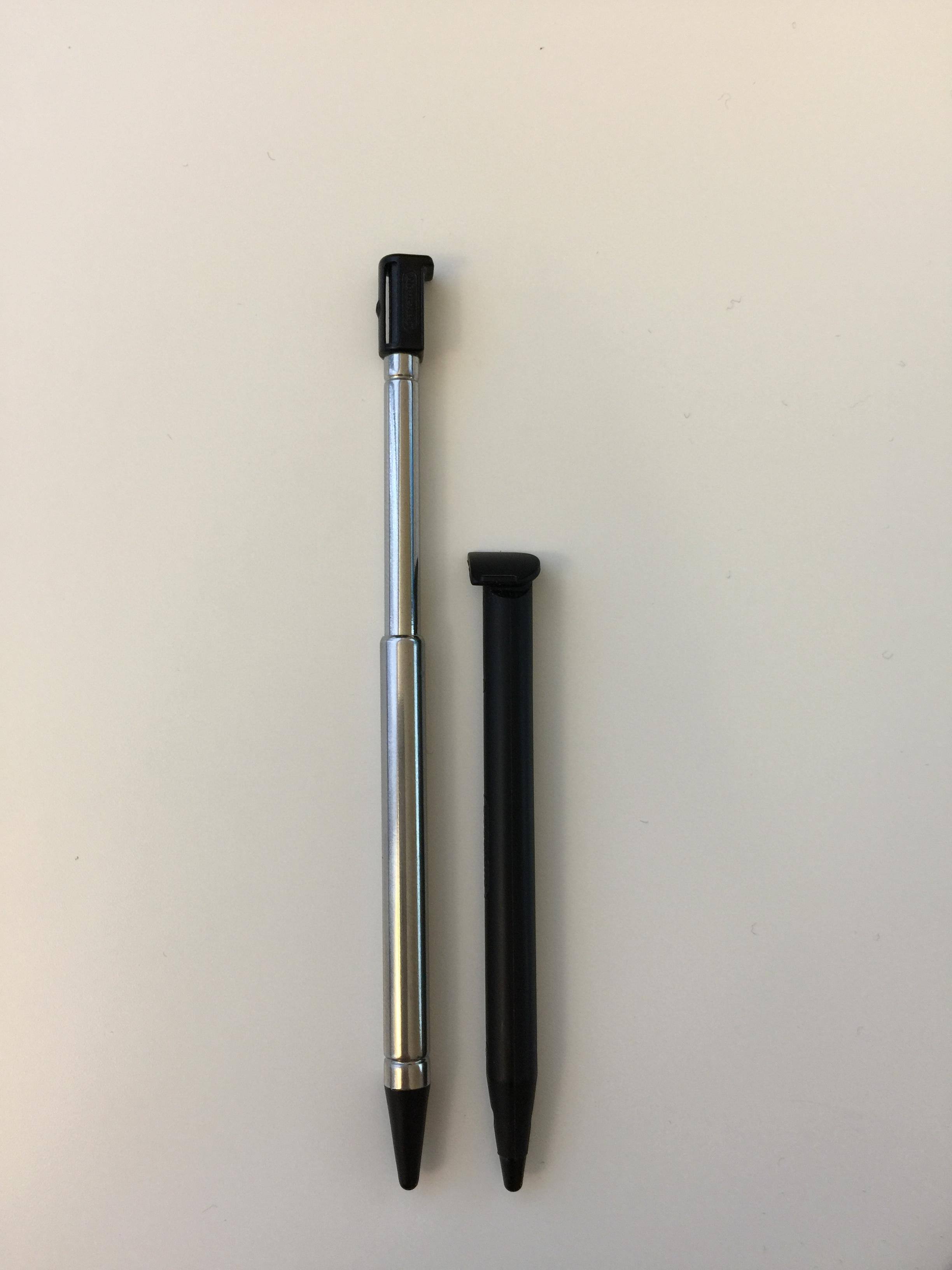 Original 3DS stylus compared to the New 2DS XL short stylus, click to load a larger version