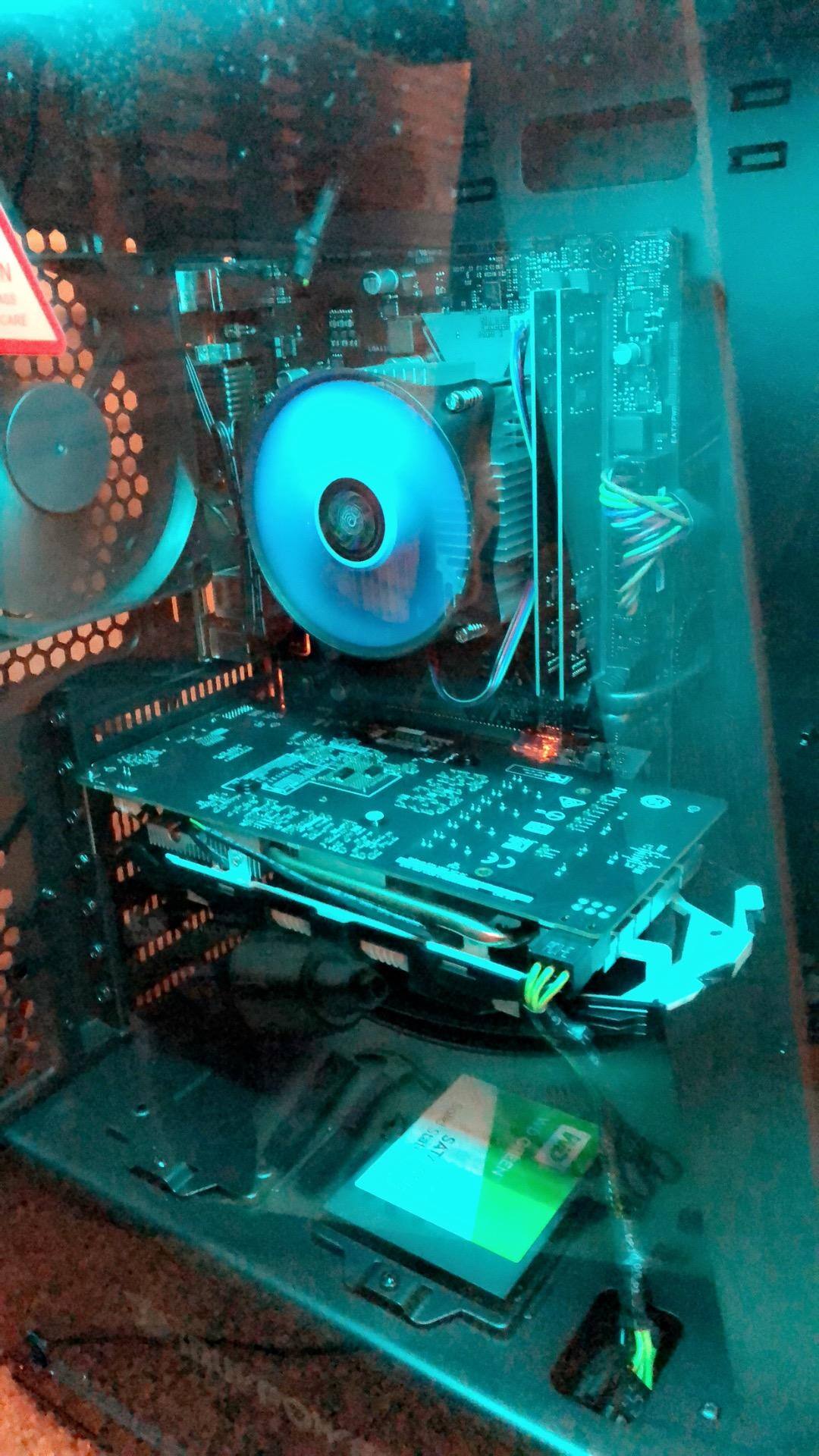 Very clean wiring aswell., click to load a larger version