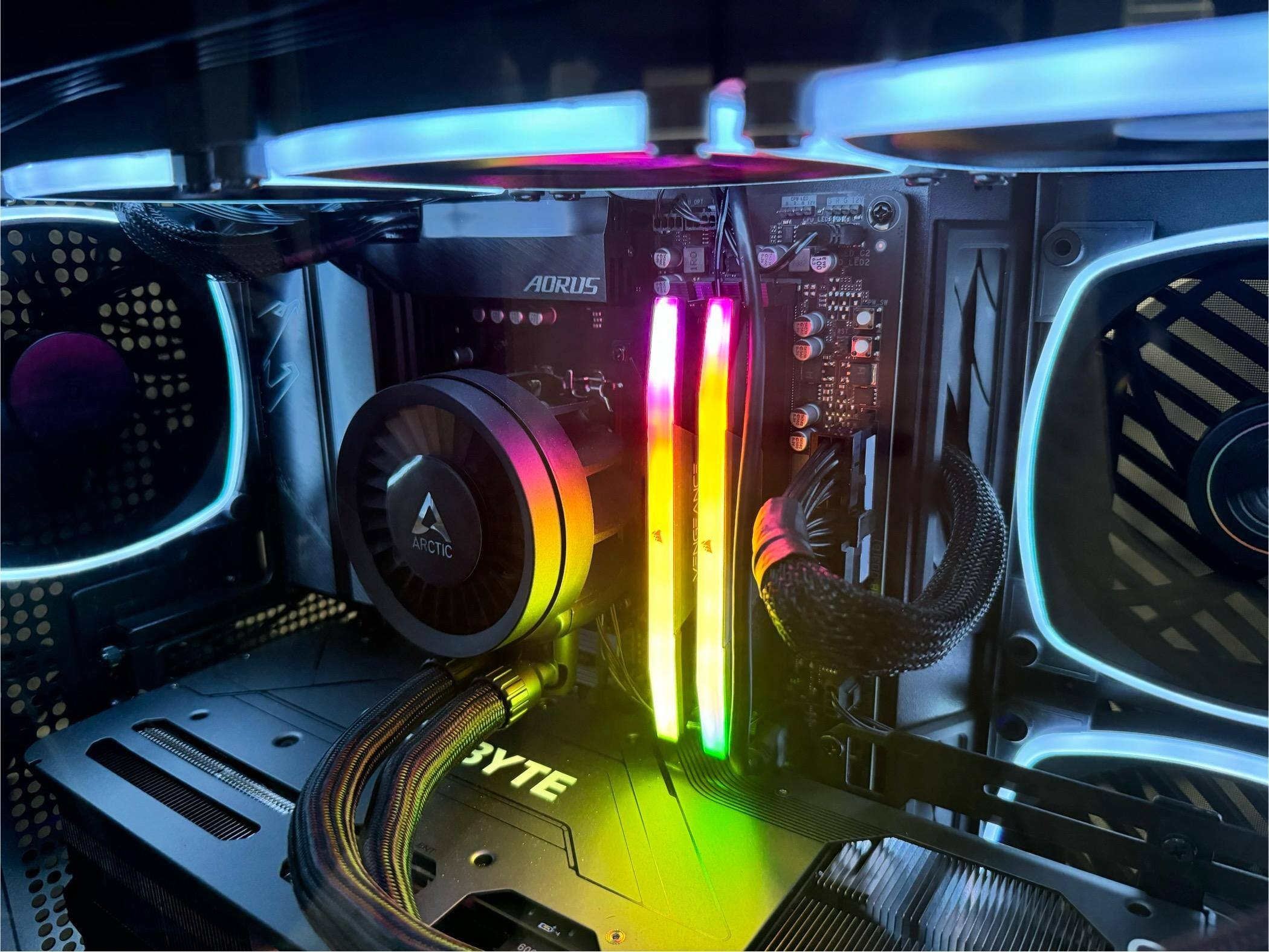 CORSAIR VENGEANCE RGB 32GB (2x16GB) DDR5 7200MHz C34 UDIMM Desktop