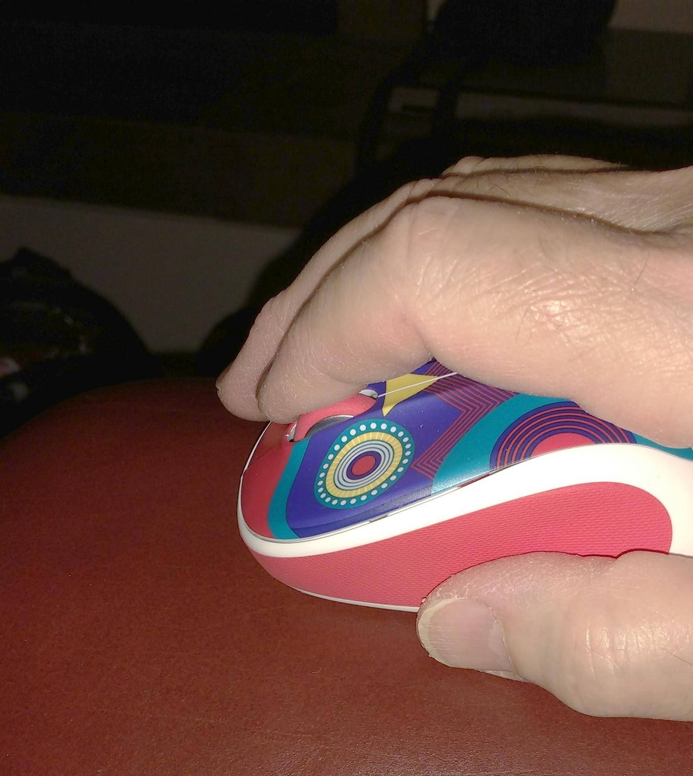 Tilt scroll wheel, click to load a larger version