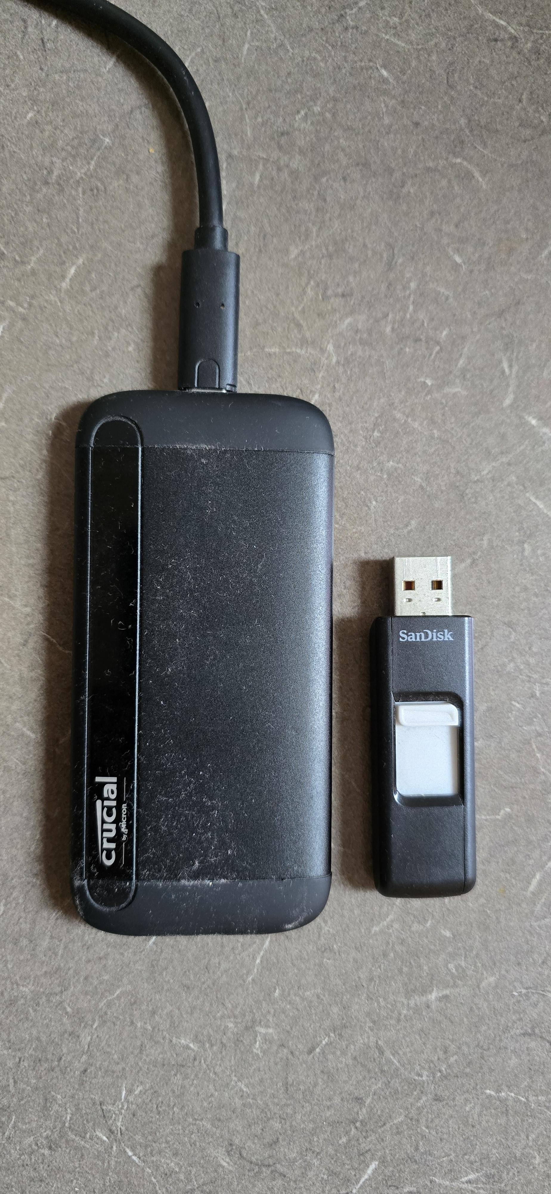 Crucial X8 1TB External USB C 3.2 Gen 2/USB A Portable SSD Black