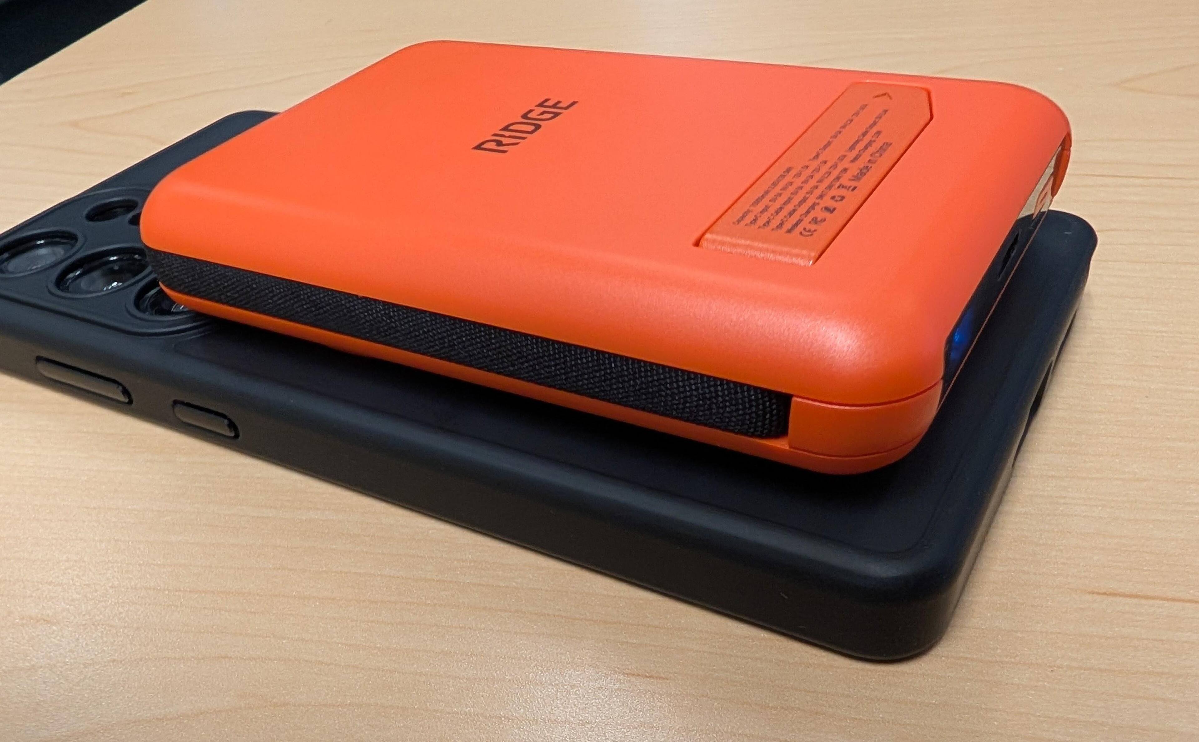 Charging any MagSafe phone., click to load a larger version