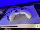 Console Microsoft Xbox One S 1TB 2 Controles 234-00603