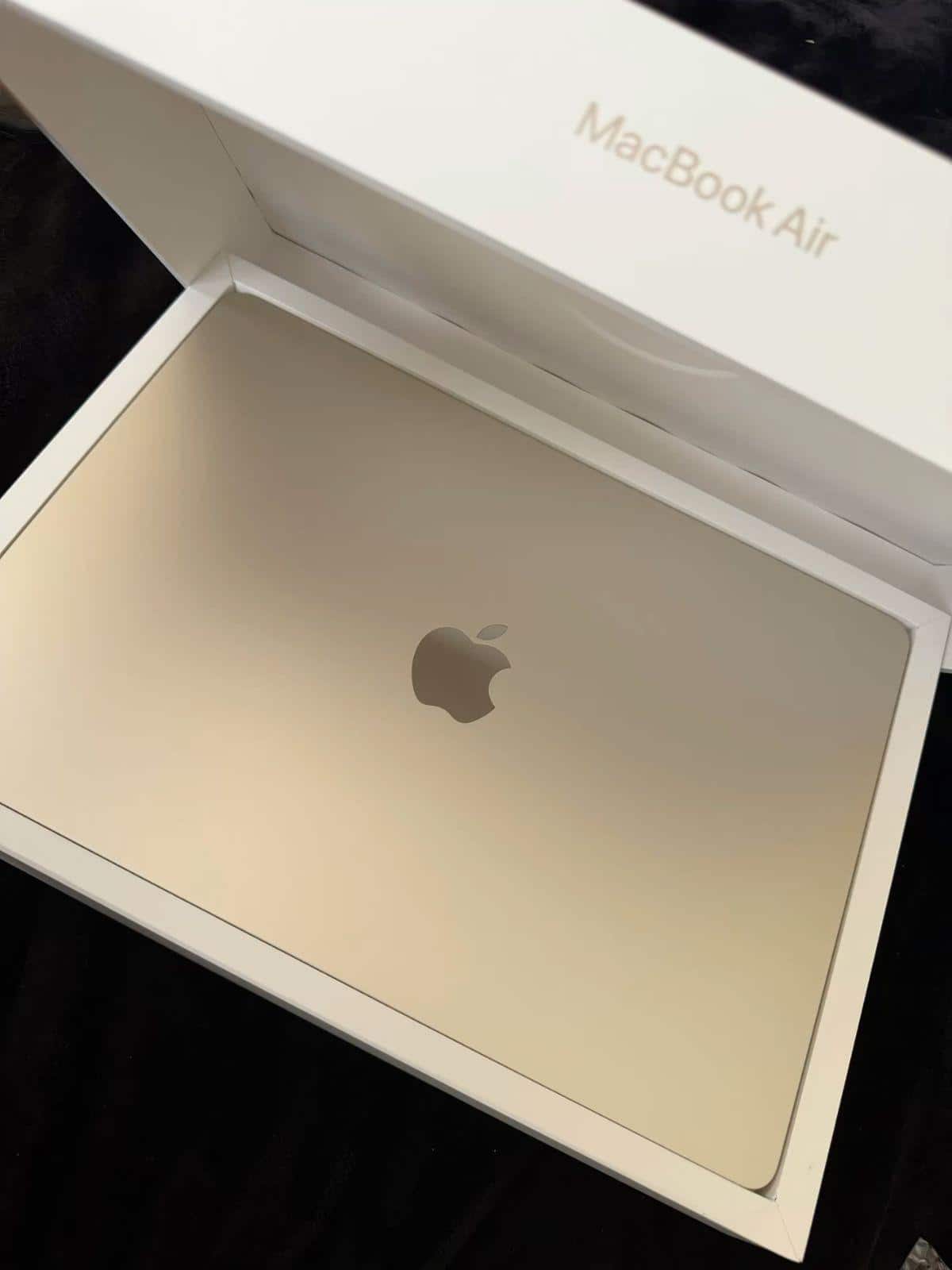 【美品・箱完備】MacBook Air ゴールド 13inch 256GB Apple MacBook Air 13 inch Laptop Apple M4 chip Built for Apple