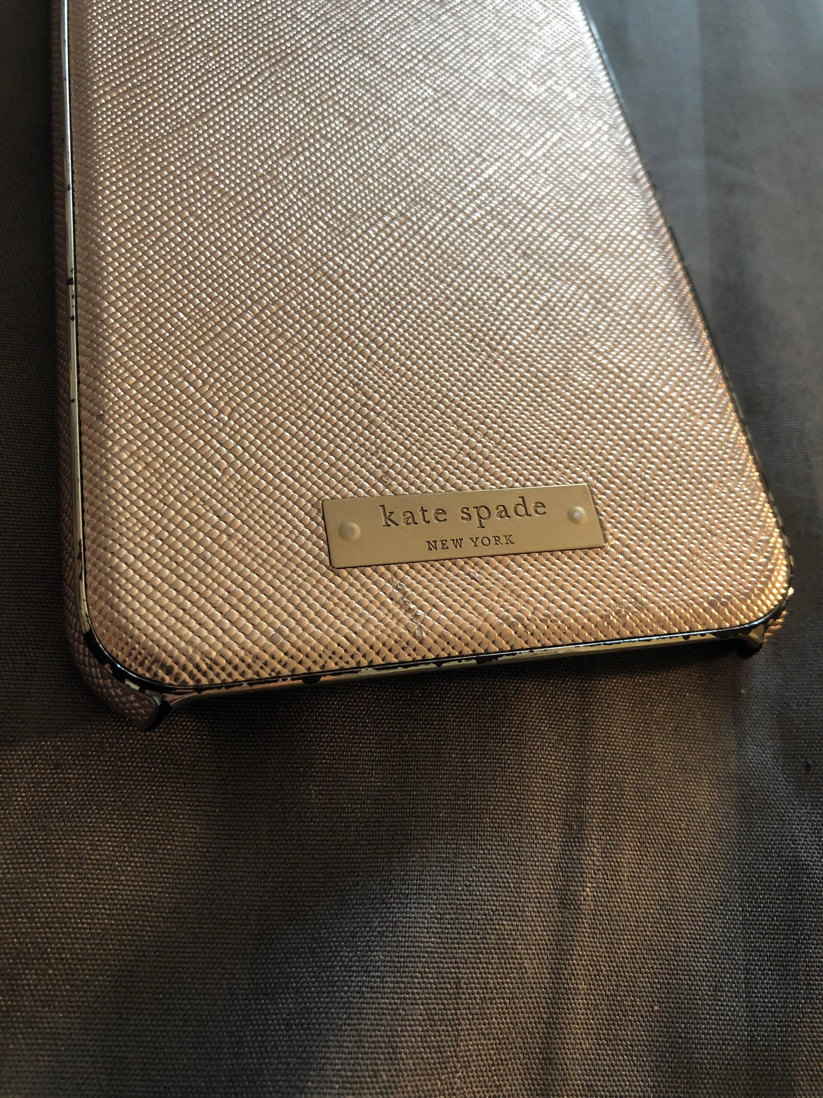 The edges are supposed to be gold., click to load a larger version