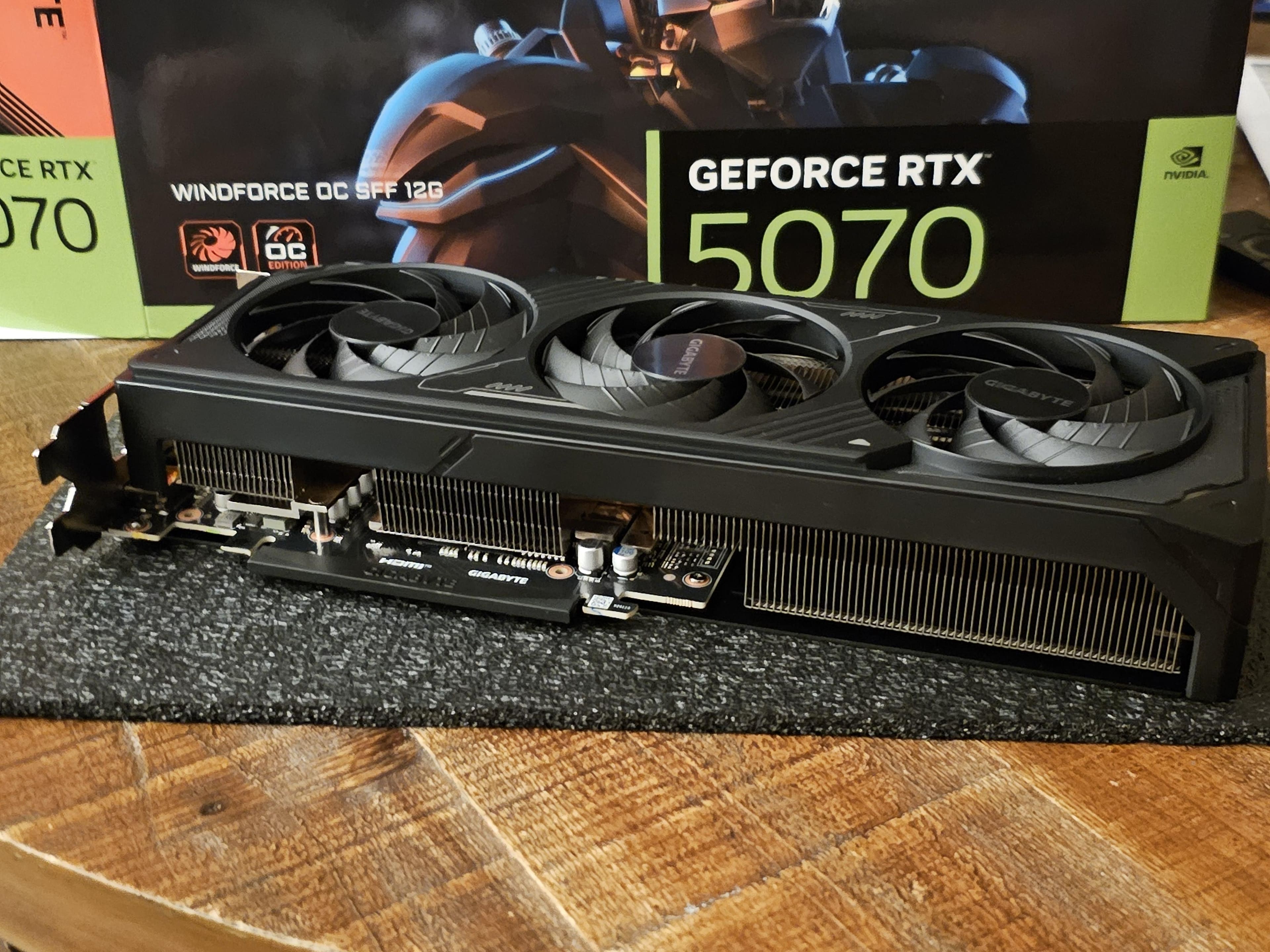 GIGABYTE NVIDIA GeForce RTX 5070 WINDFORCE OC SFF 12G GDDR7 PCI