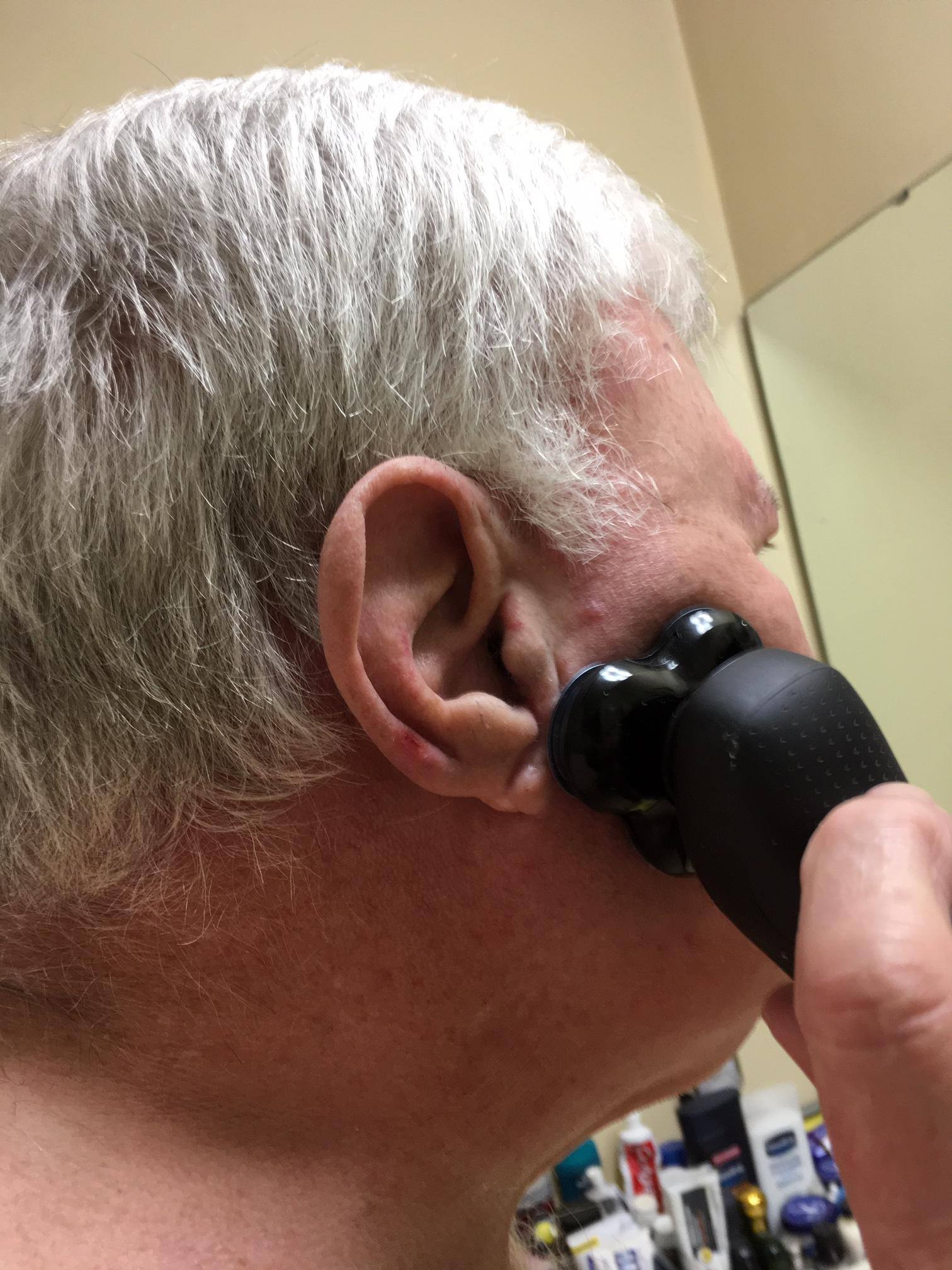 Shaving Heads Glide Over My Face For Comfortable, Close Shave, click to load a larger version