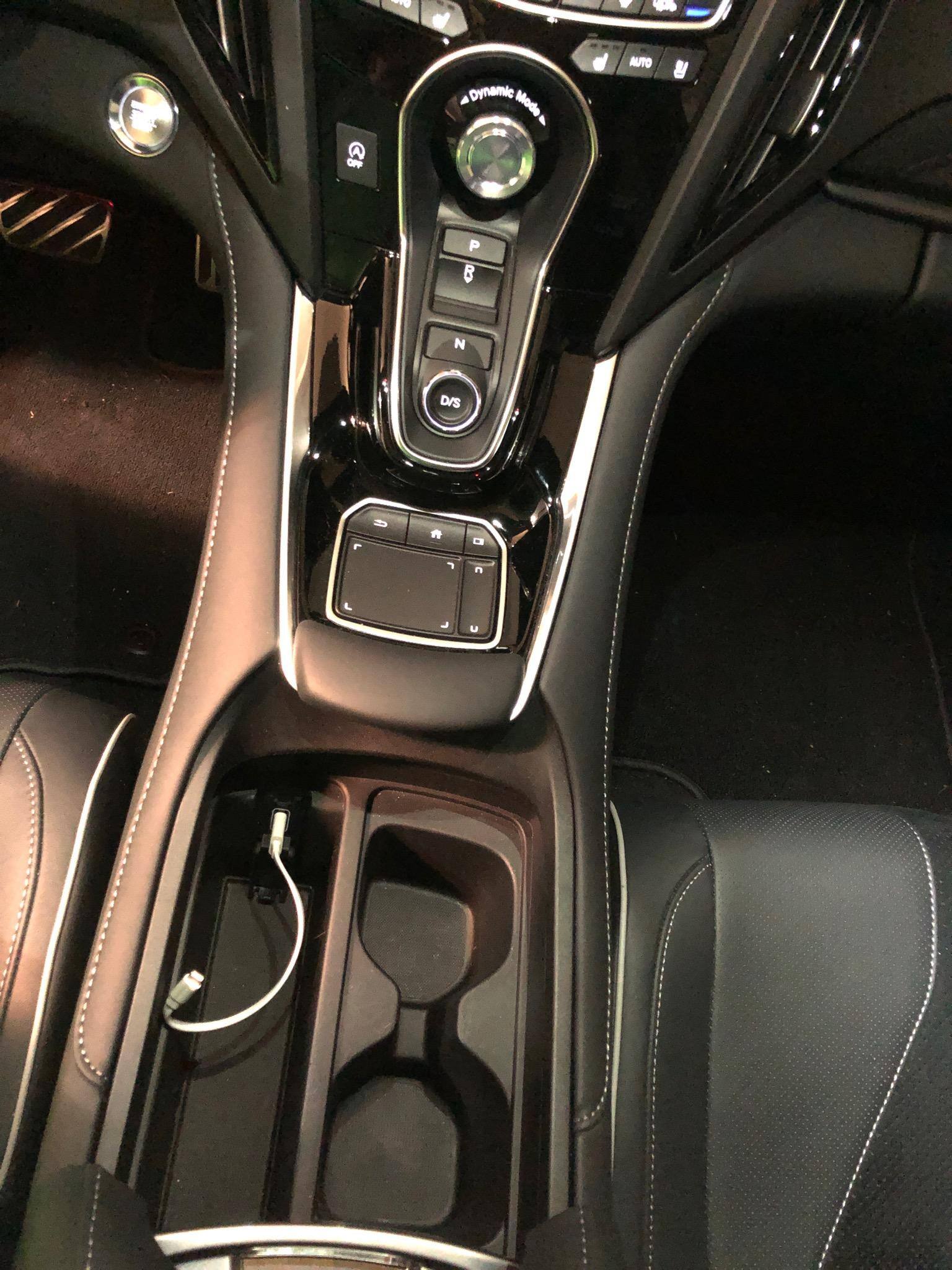 Short USB cord for car, click to load a larger version