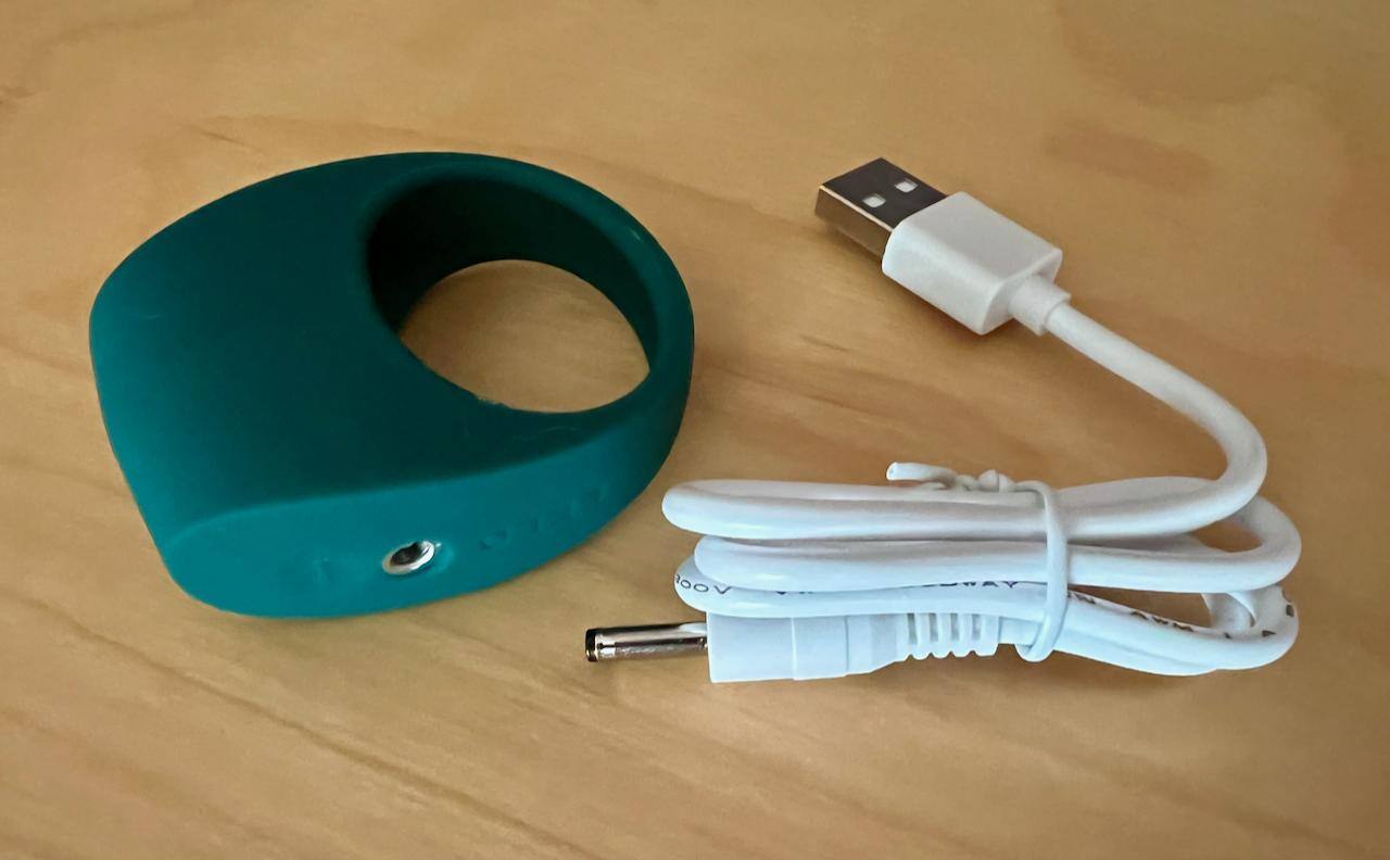 Proprietary charging cable., click to load a larger version