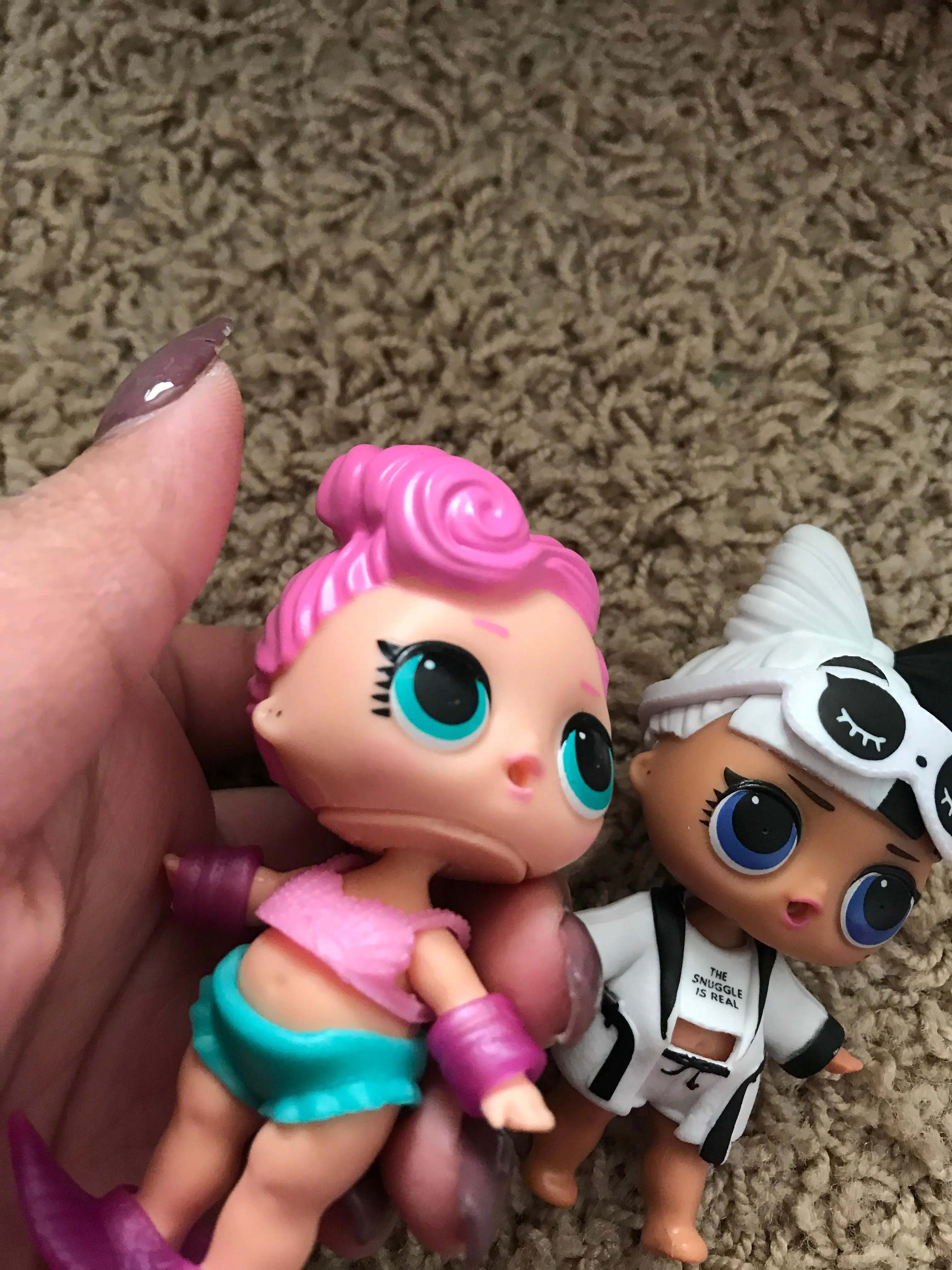 the “chin” is barley attached to the head., click to load a larger version