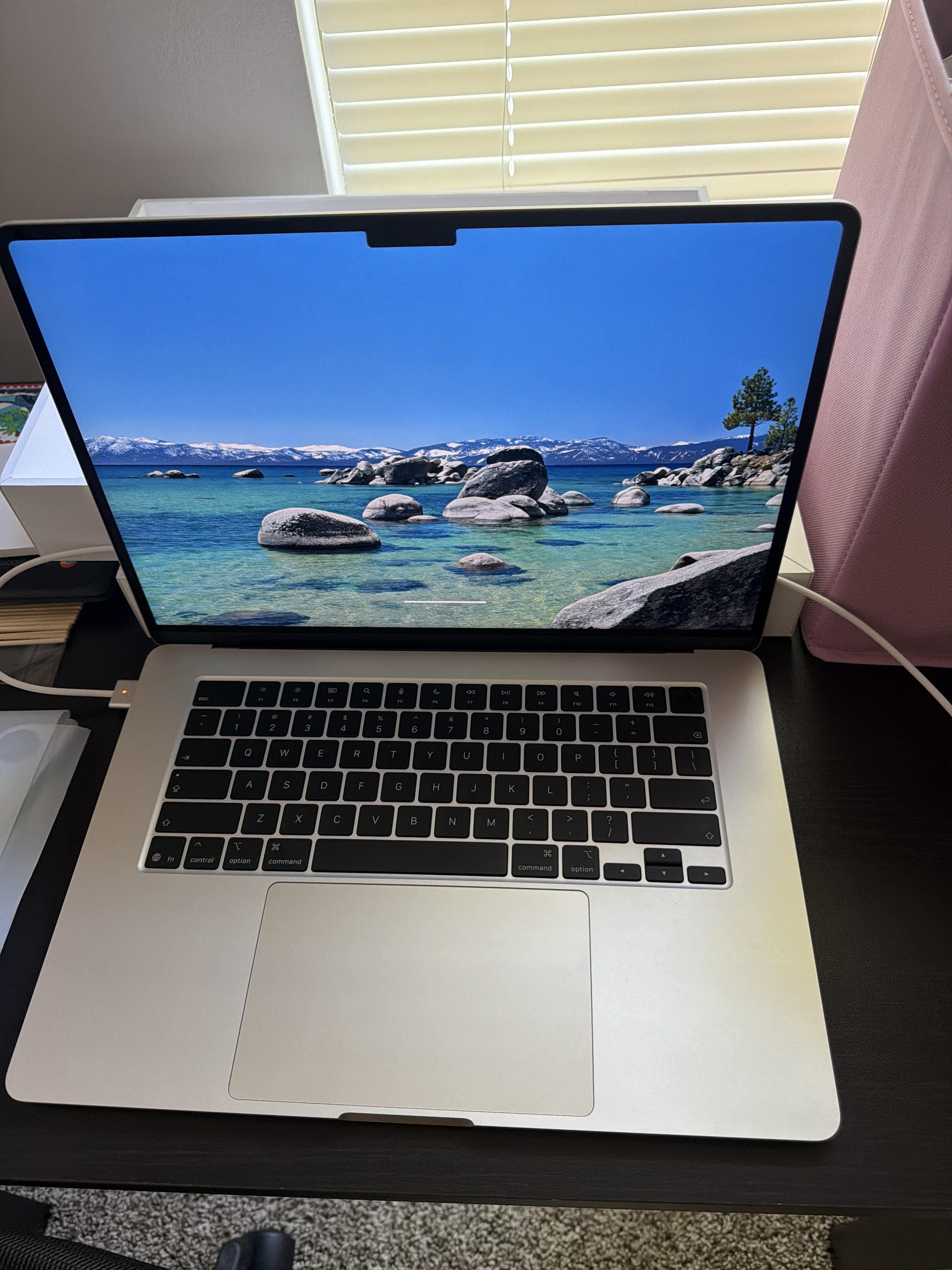 15 inch MacBook Air Apple M5 chip with 10 core CPU and 10 core GPU