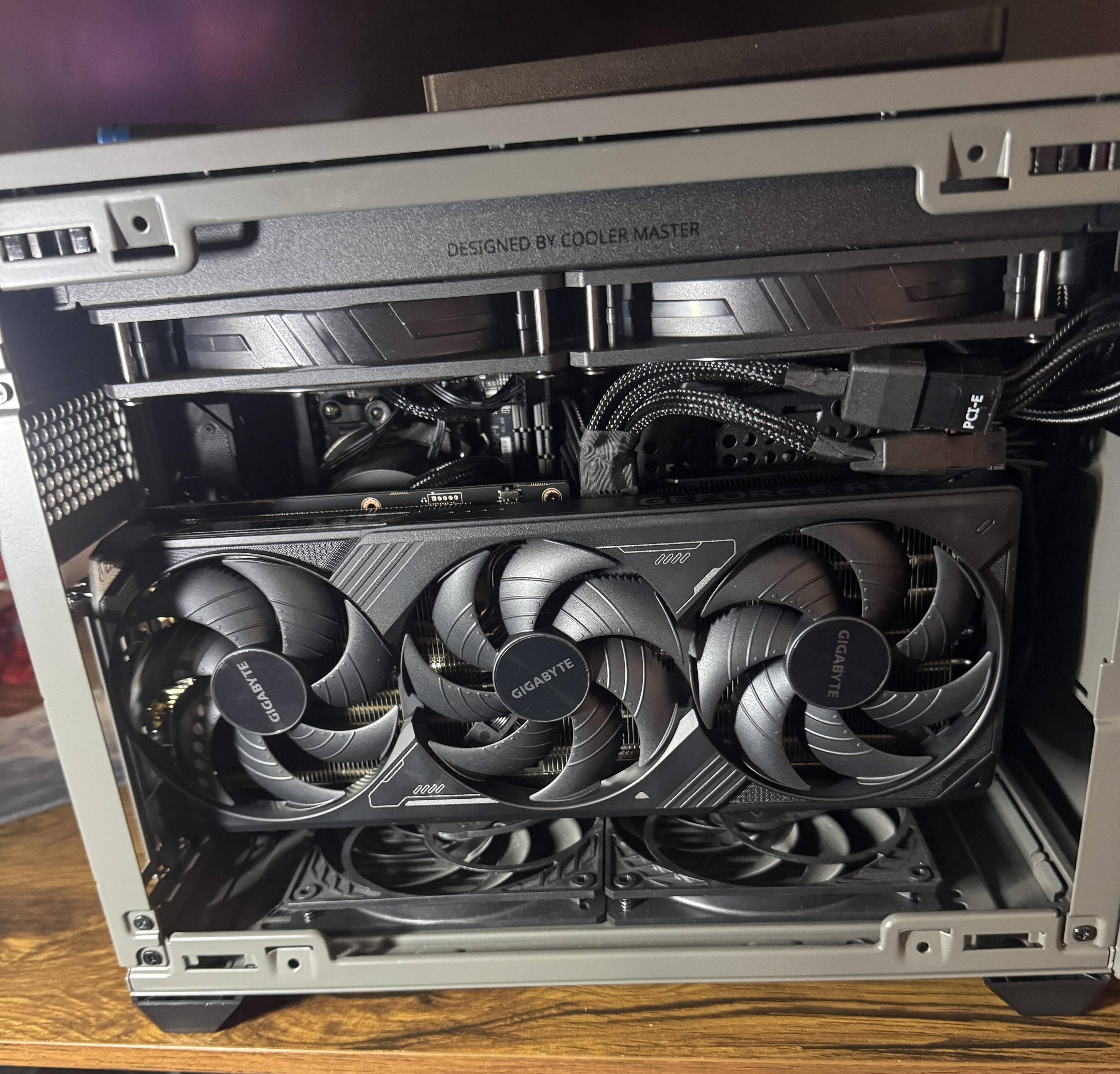GIGABYTE NVIDIA GeForce RTX 5080 WINDFORCE OC SFF 16G GDDR7 GIGABYTE NVIDIA GeForce RTX 5080 WINDFORCE OC SFF 16G GDDR7