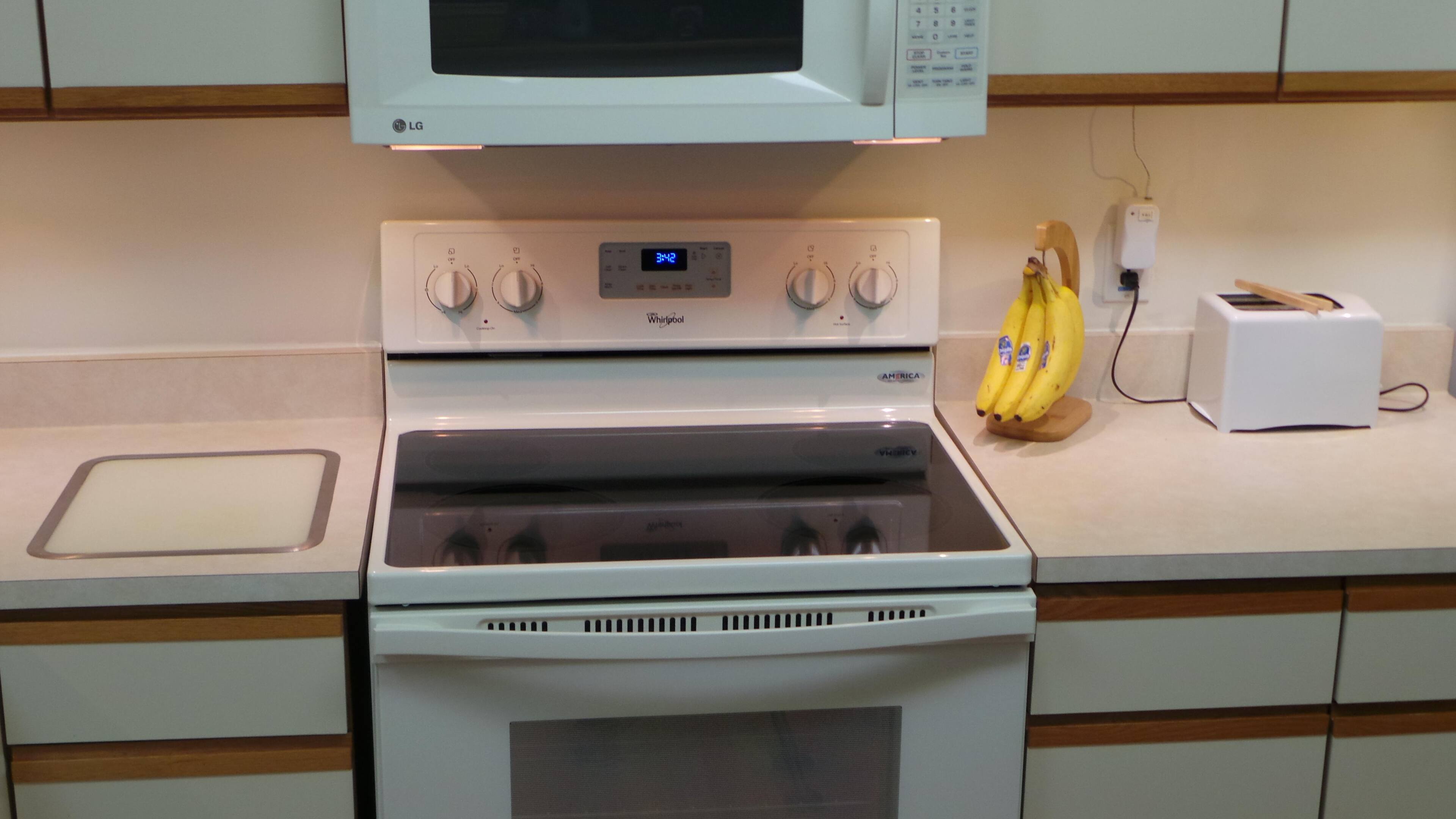 compare the colors of the yellow fruit and the white toaster, to the Bisque stove, click to load a larger version