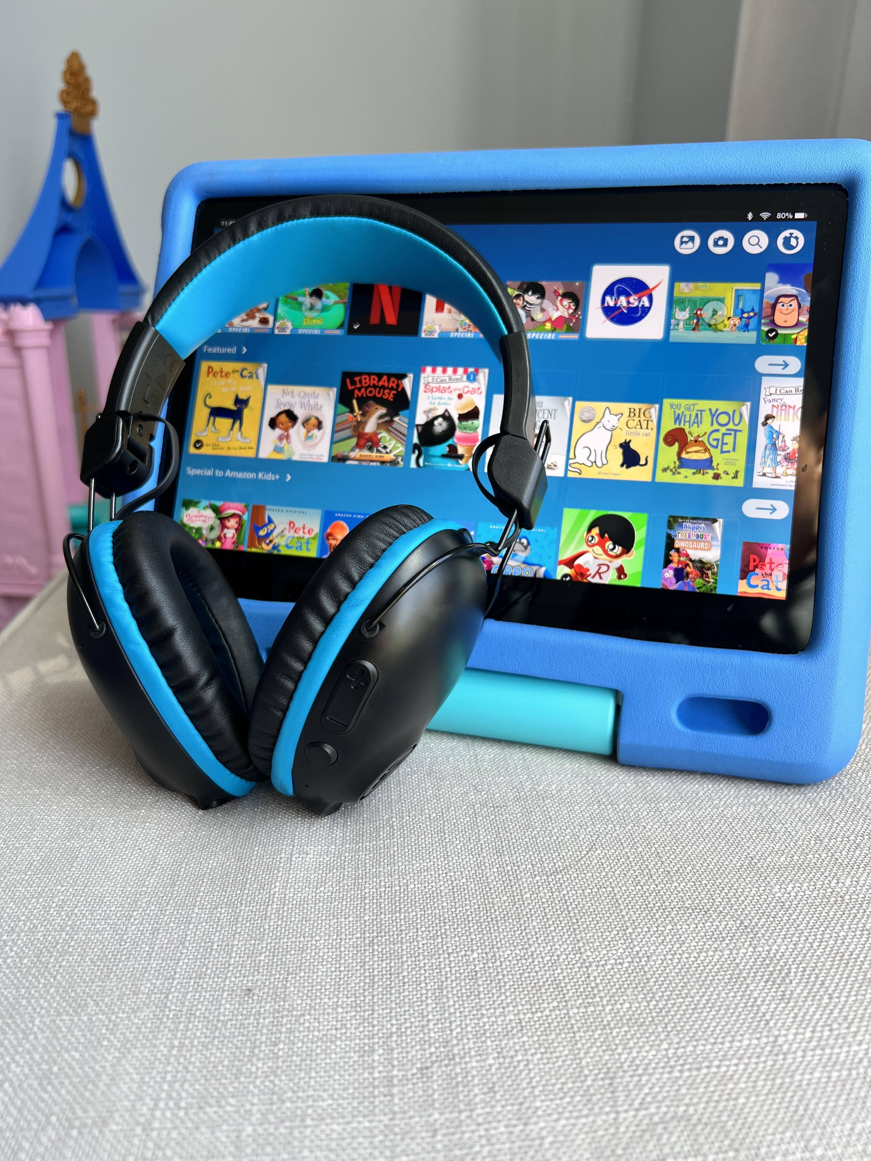 Works great with Amazon Fire HD Tablet.  Blue nearly matches too., click to load a larger version