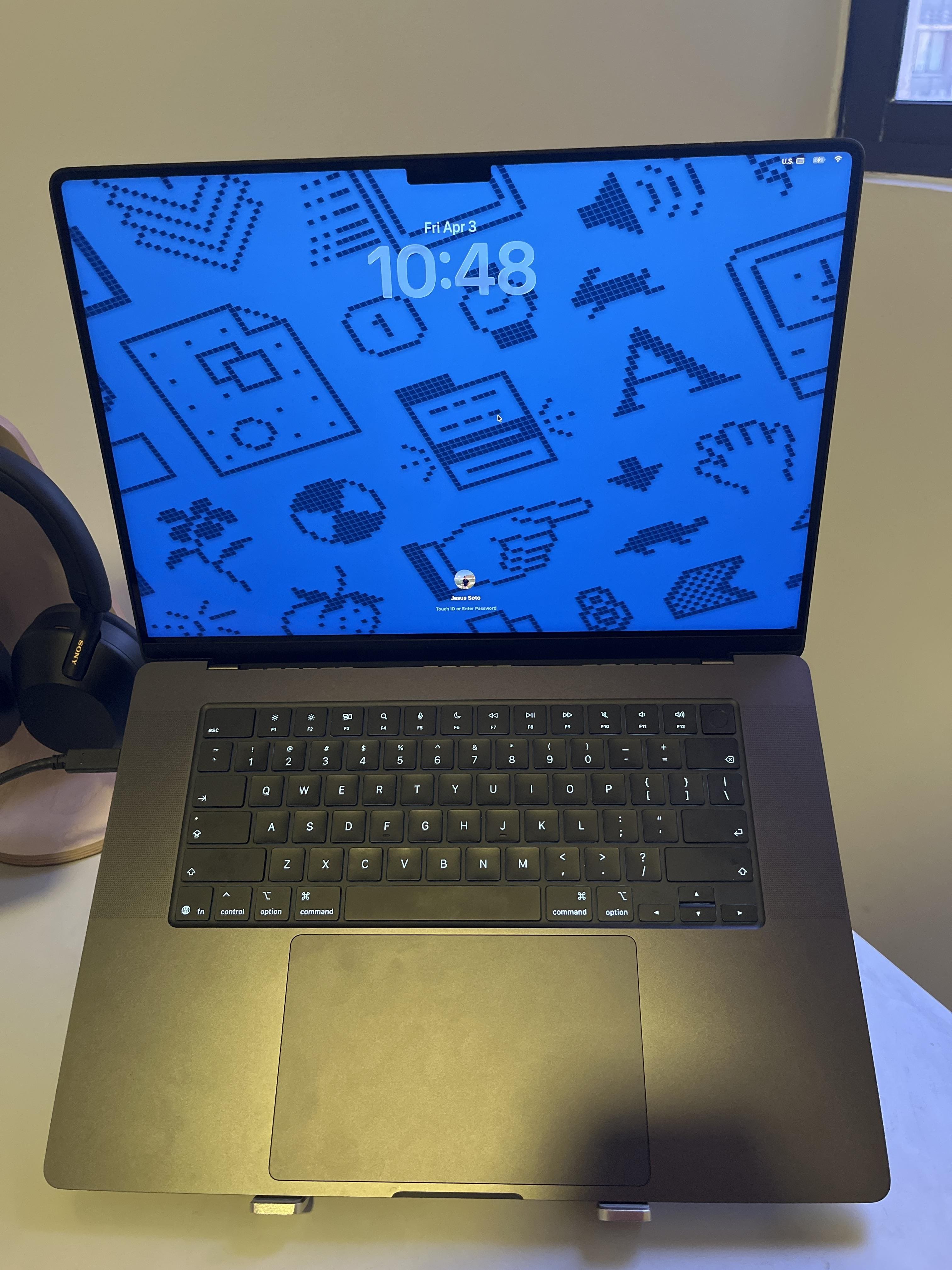 16 inch MacBook Pro Apple M5 Pro chip with 18 core CPU and 20 core