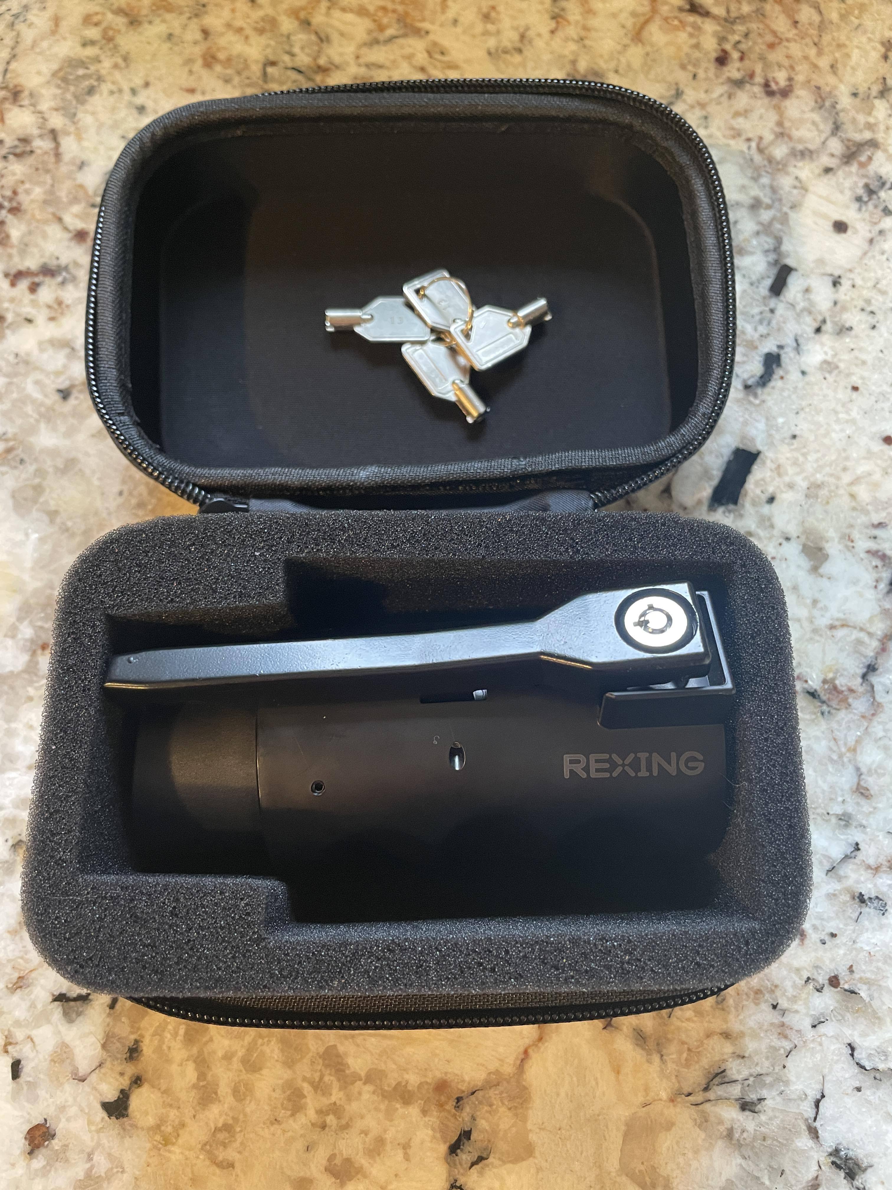 Nice padded case with several keys., click to load a larger version