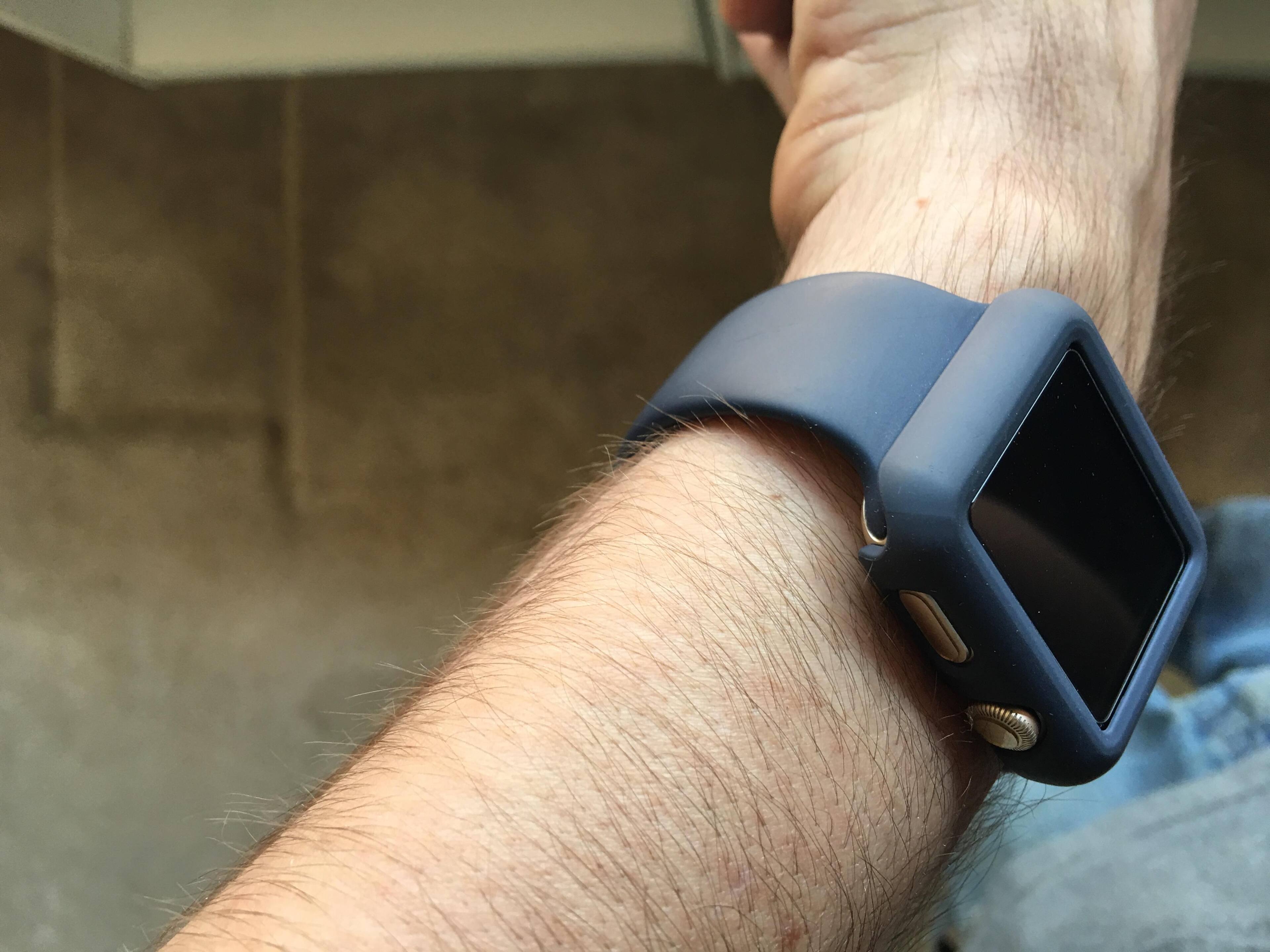 I like the microphone and speaker on the right side for calls, click to load a larger version