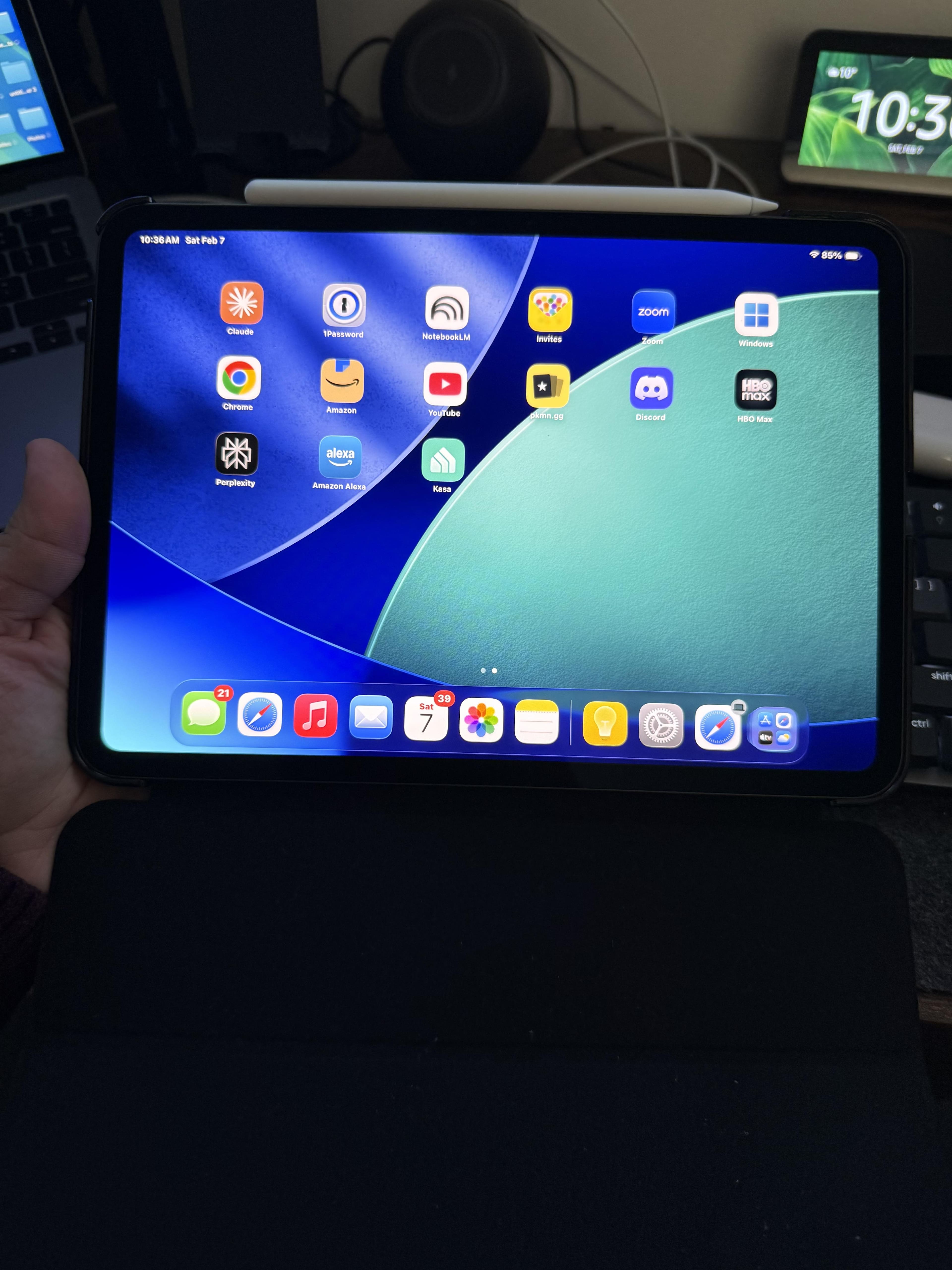 Apple 11 inch iPad Pro M5 chip Wi Fi 256GB with OLED Space Black
