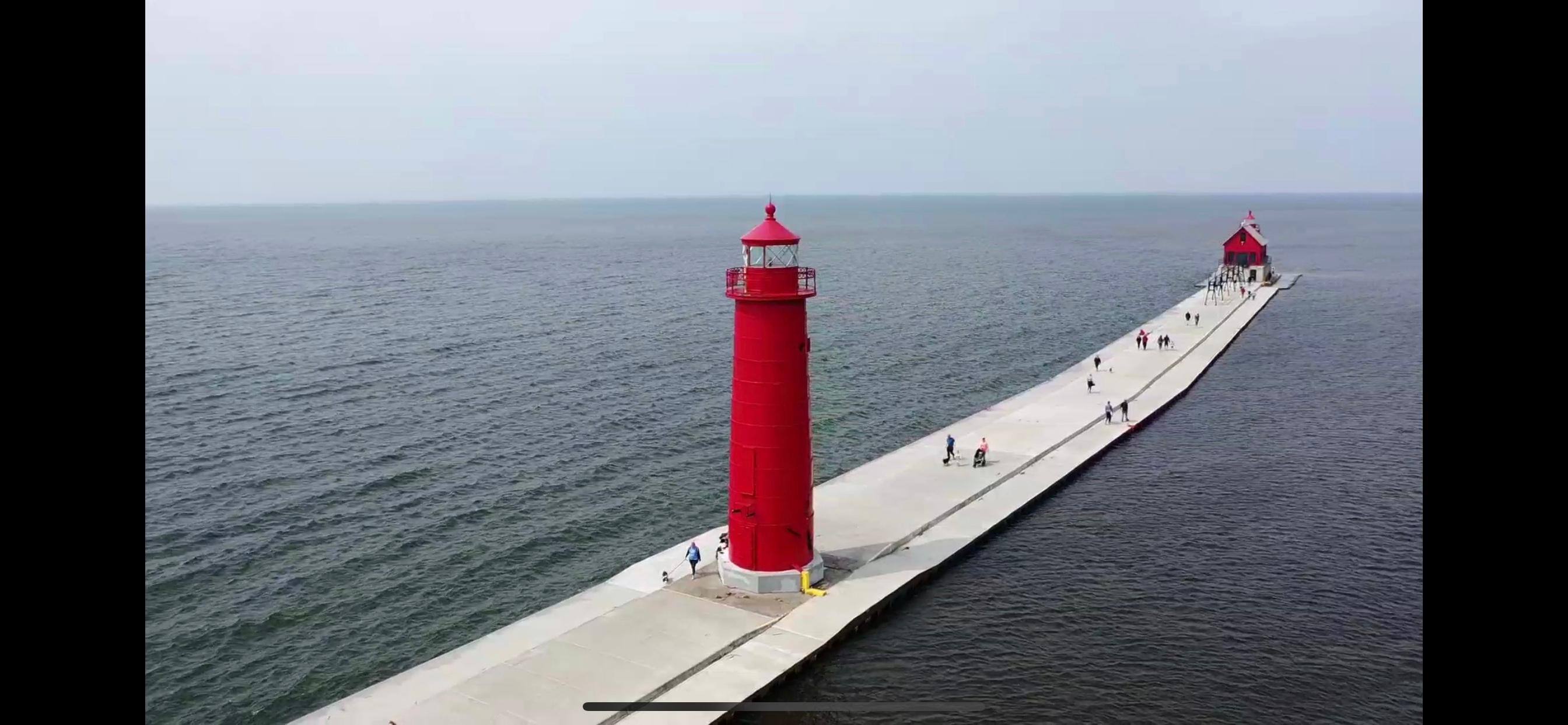 Grand Haven lighthouses, click to load a larger version