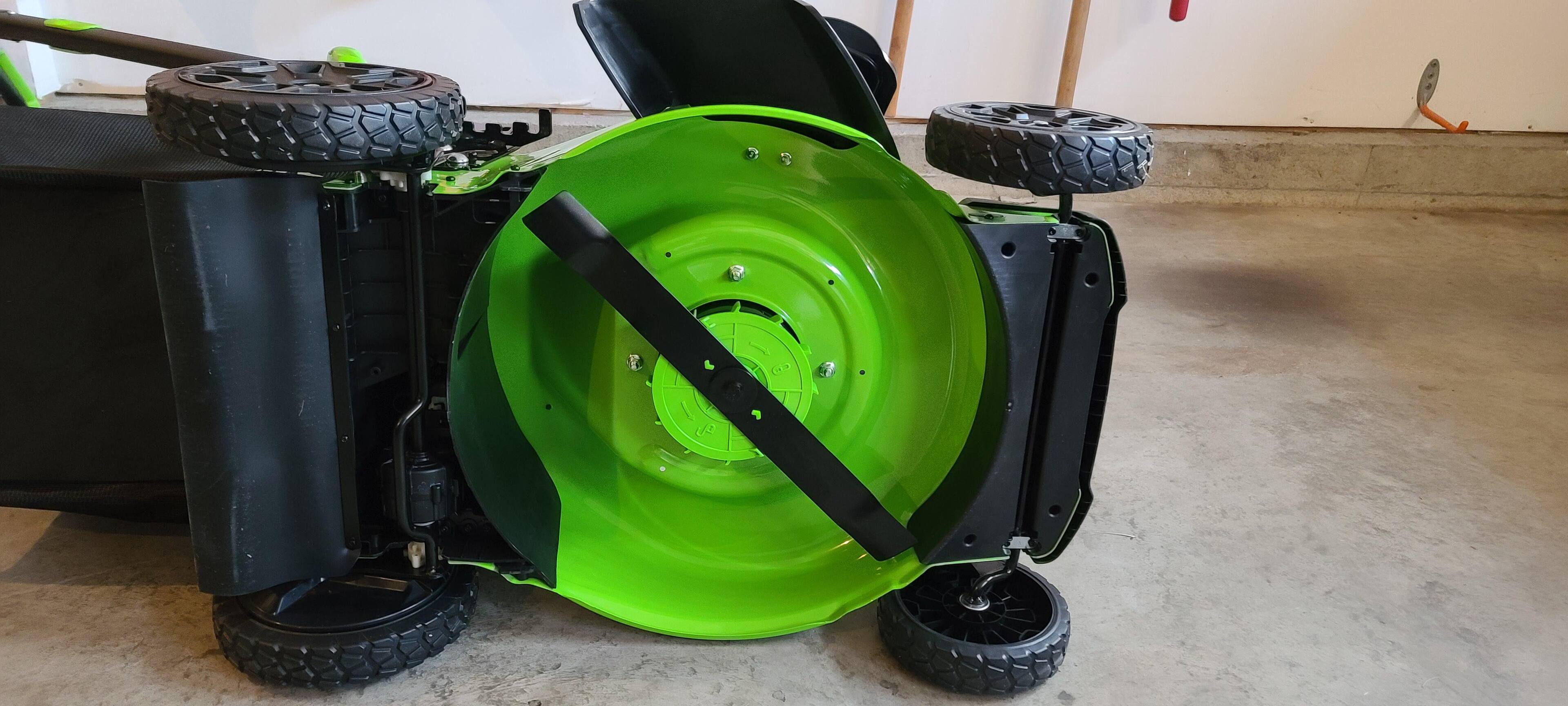 Bottom of Mower, click to load a larger version