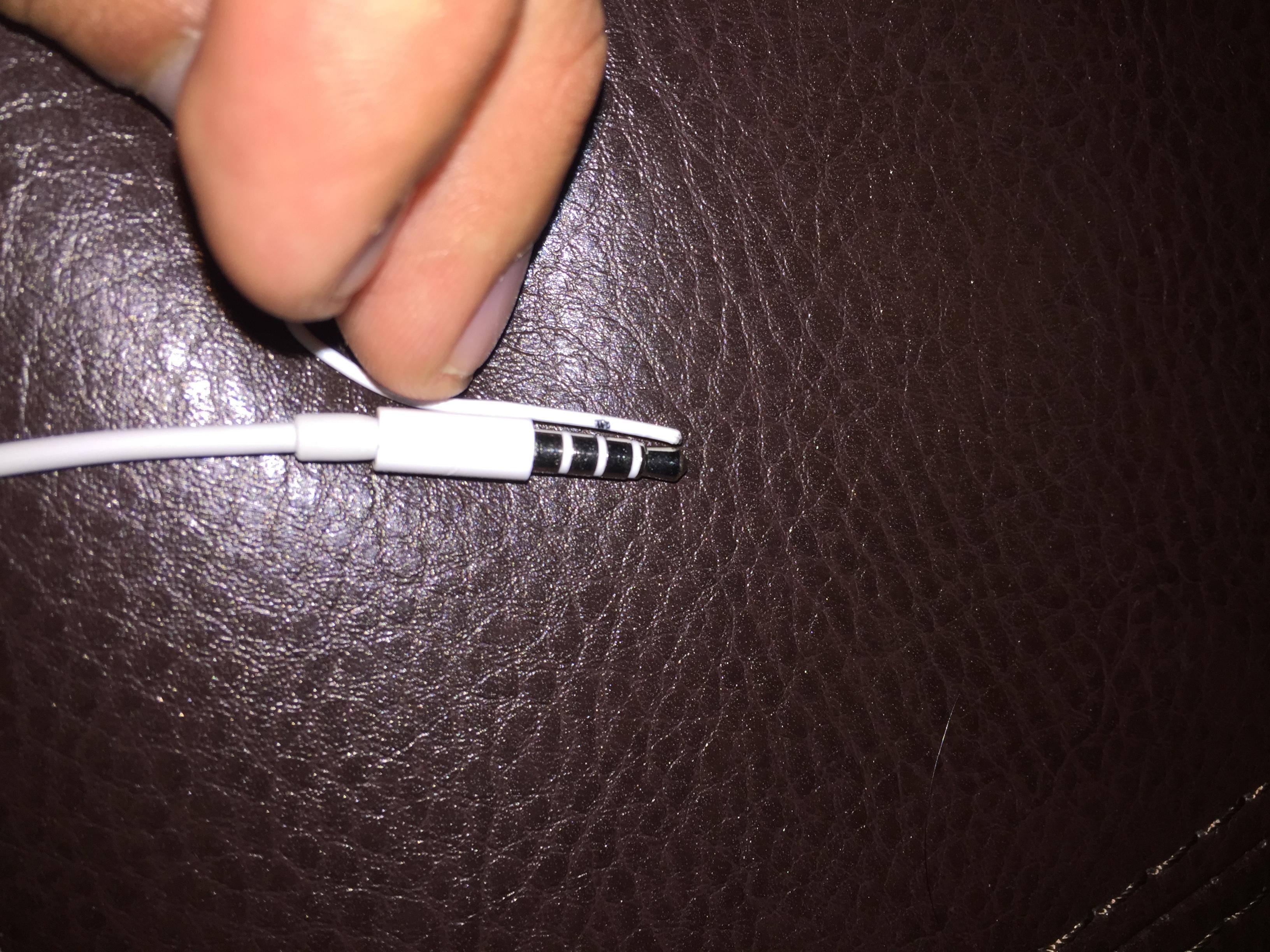 Scale. Not even half the headphone adapter can get in., click to load a larger version