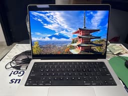 Apple MacBook Pro 14 Apple MacBook Pro 14