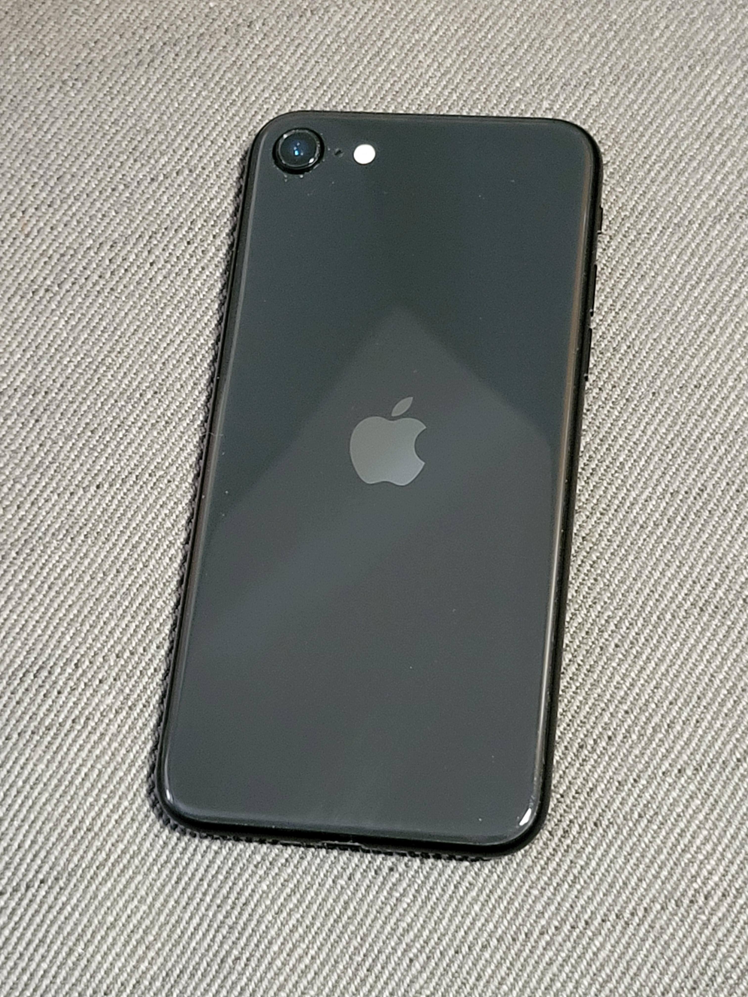 Apple Pre Owned Excellent iPhone SE (2020) 64GB (Unlocked) Black