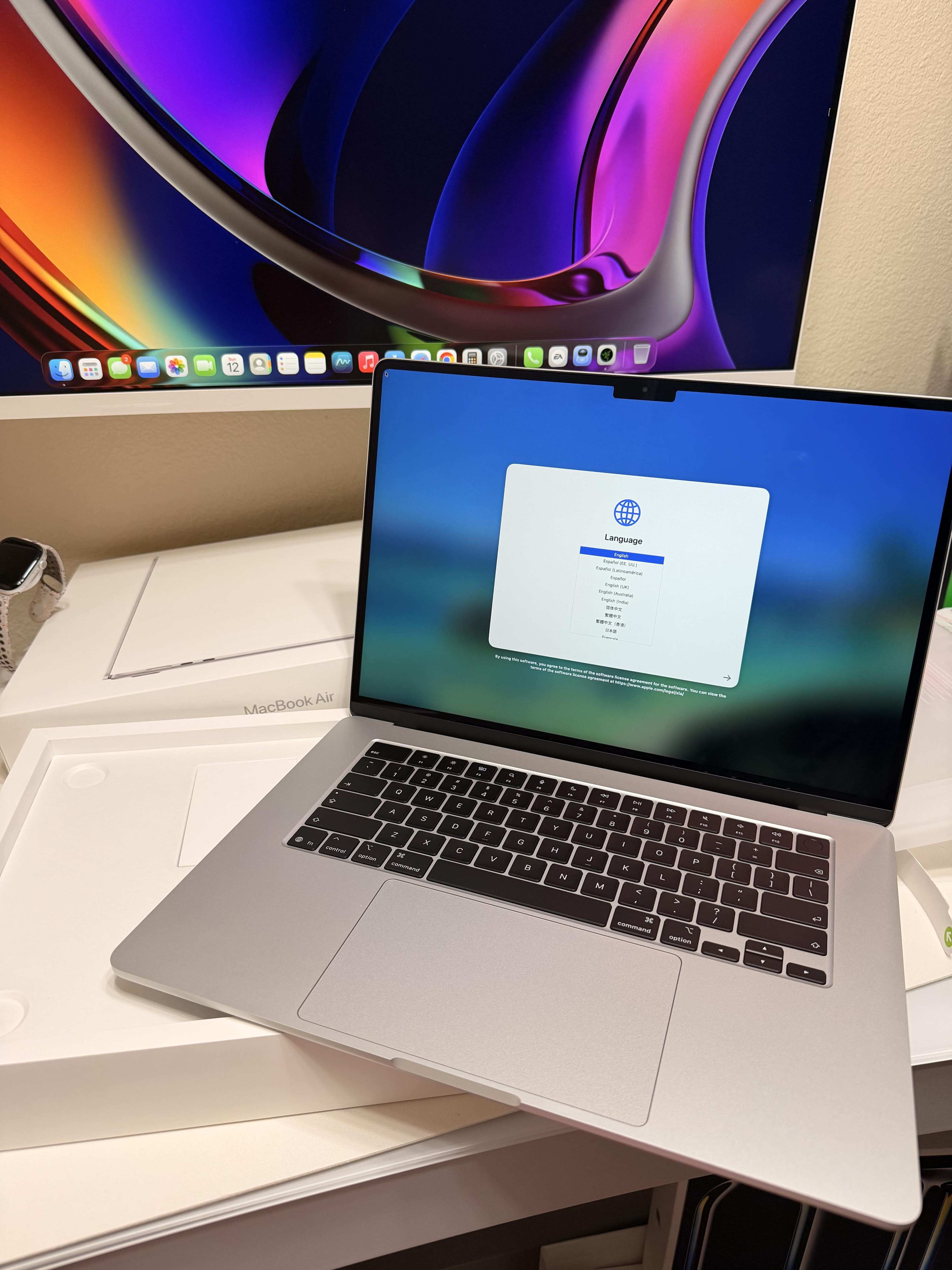 15 inch MacBook Air Apple M5 chip with 10 core CPU and 10 core GPU