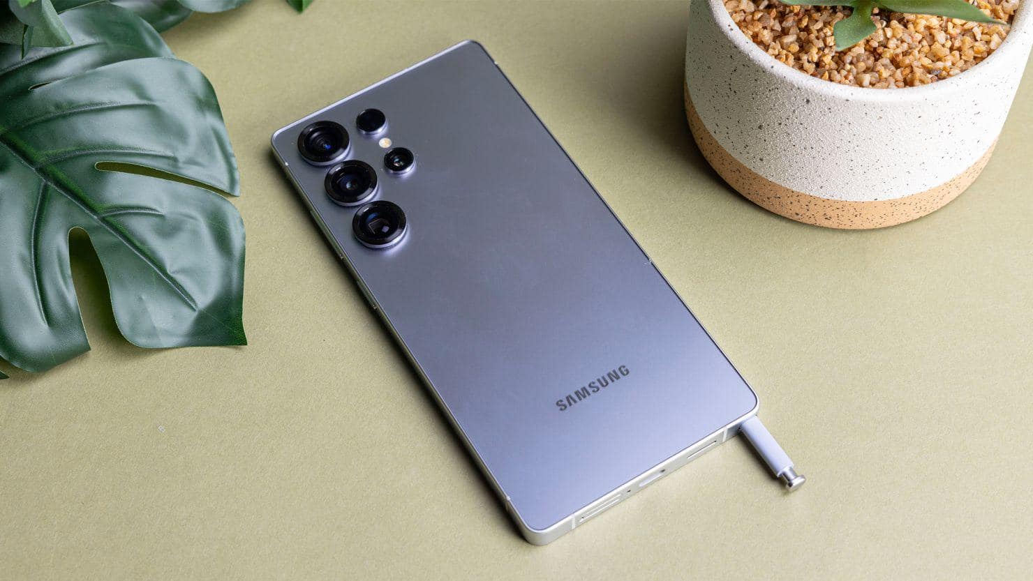 Samsung Galaxy S25 Ultra 256GB (Unlocked) Titanium Whitesilver SM