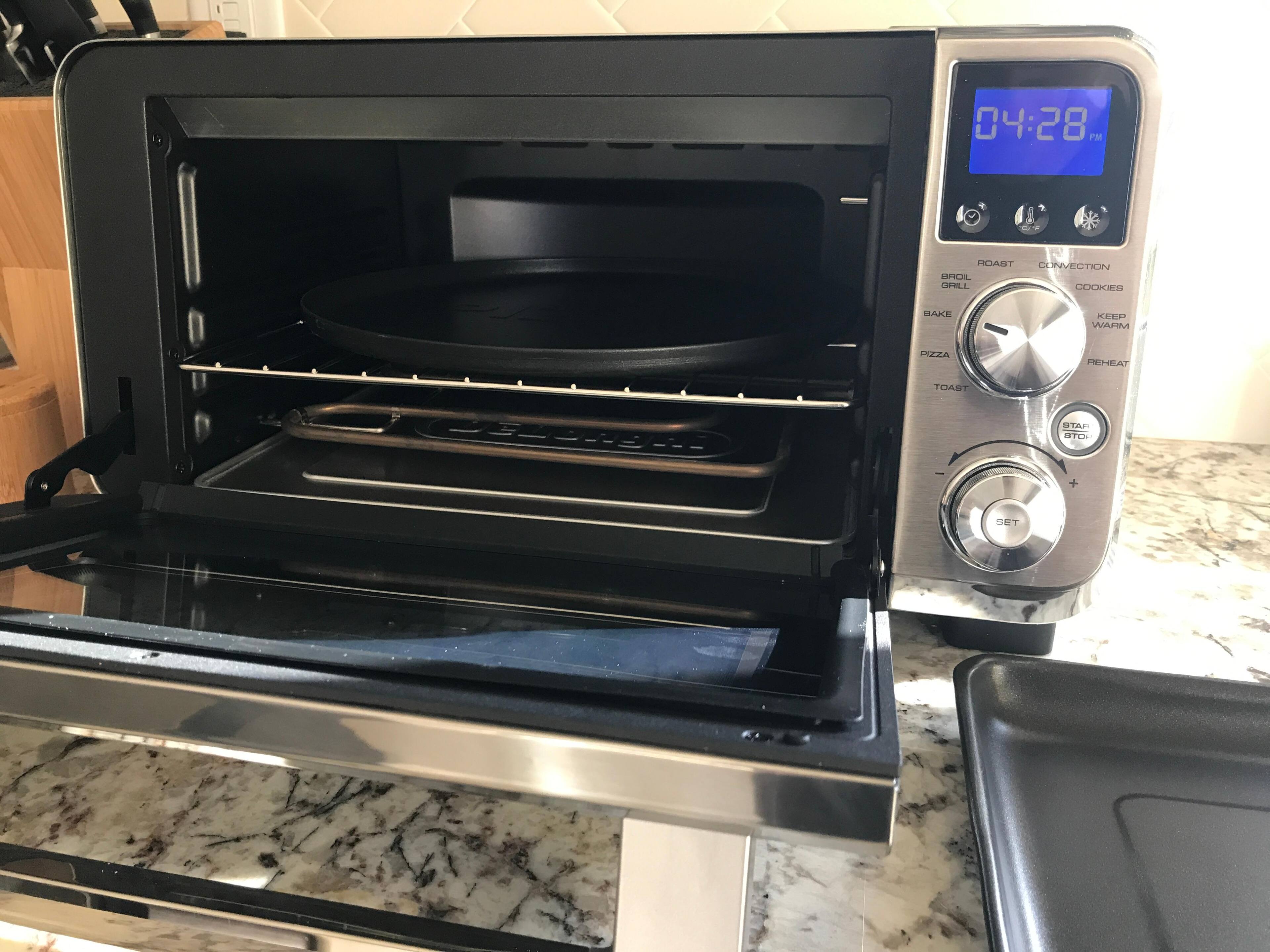 Hopefully you can see the little arc'ed back for the pizza tray., click to load a larger version