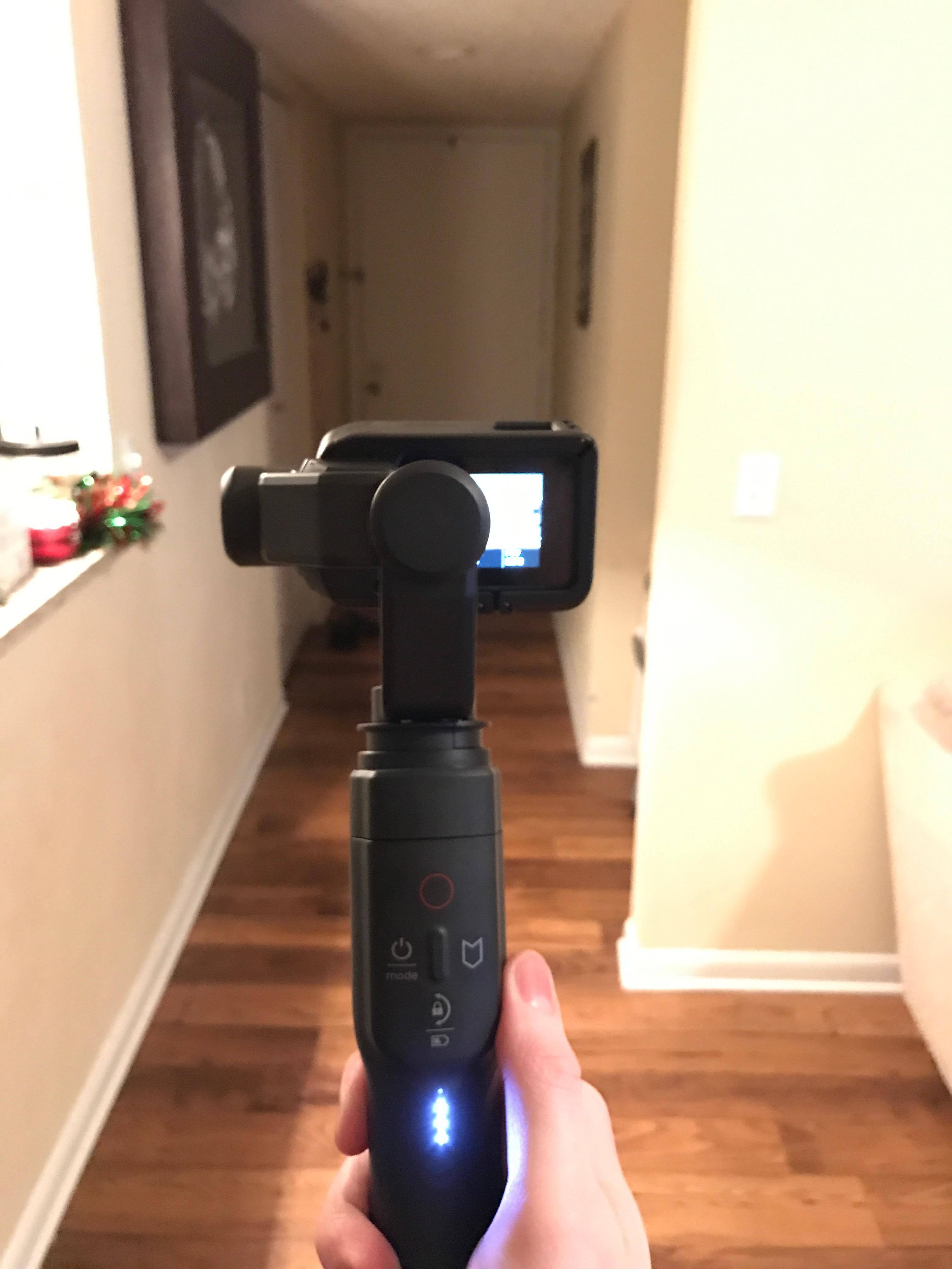 The stabilization arm covers half of the screen, click to load a larger version