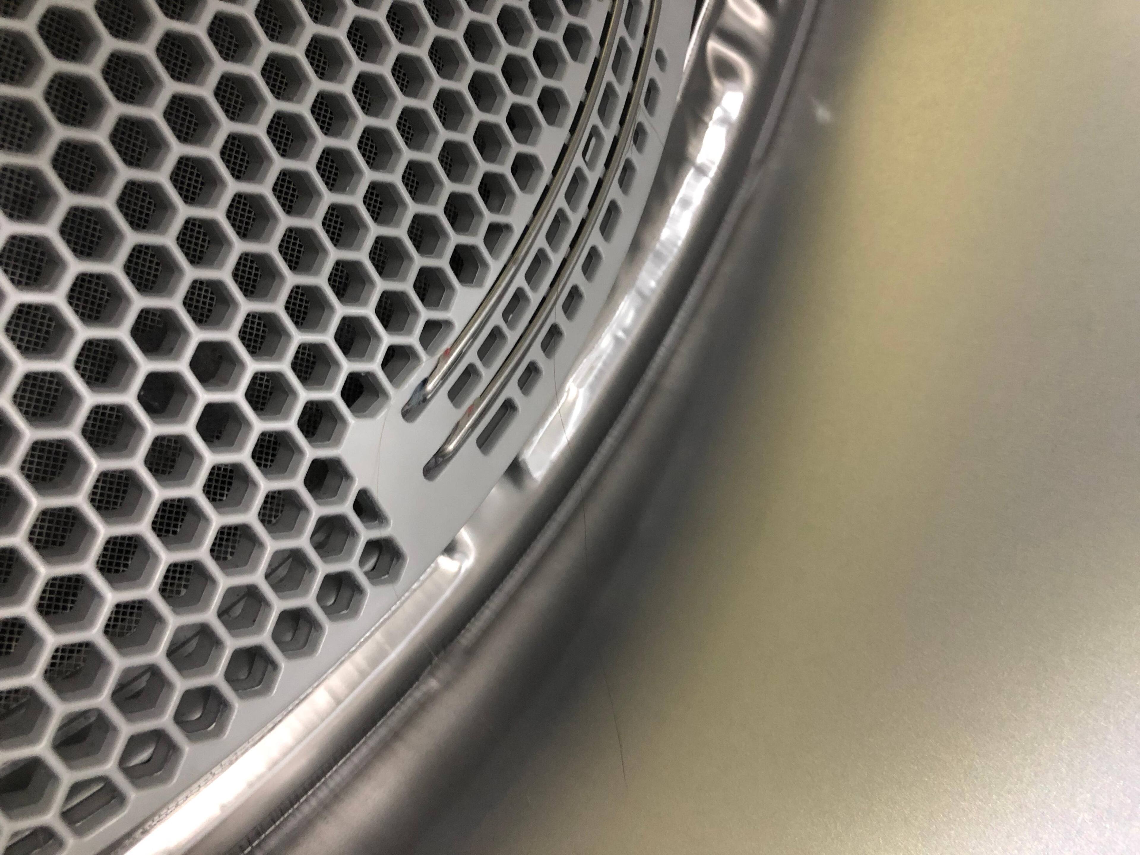 The silver pieces that snatches thread., click to load a larger version