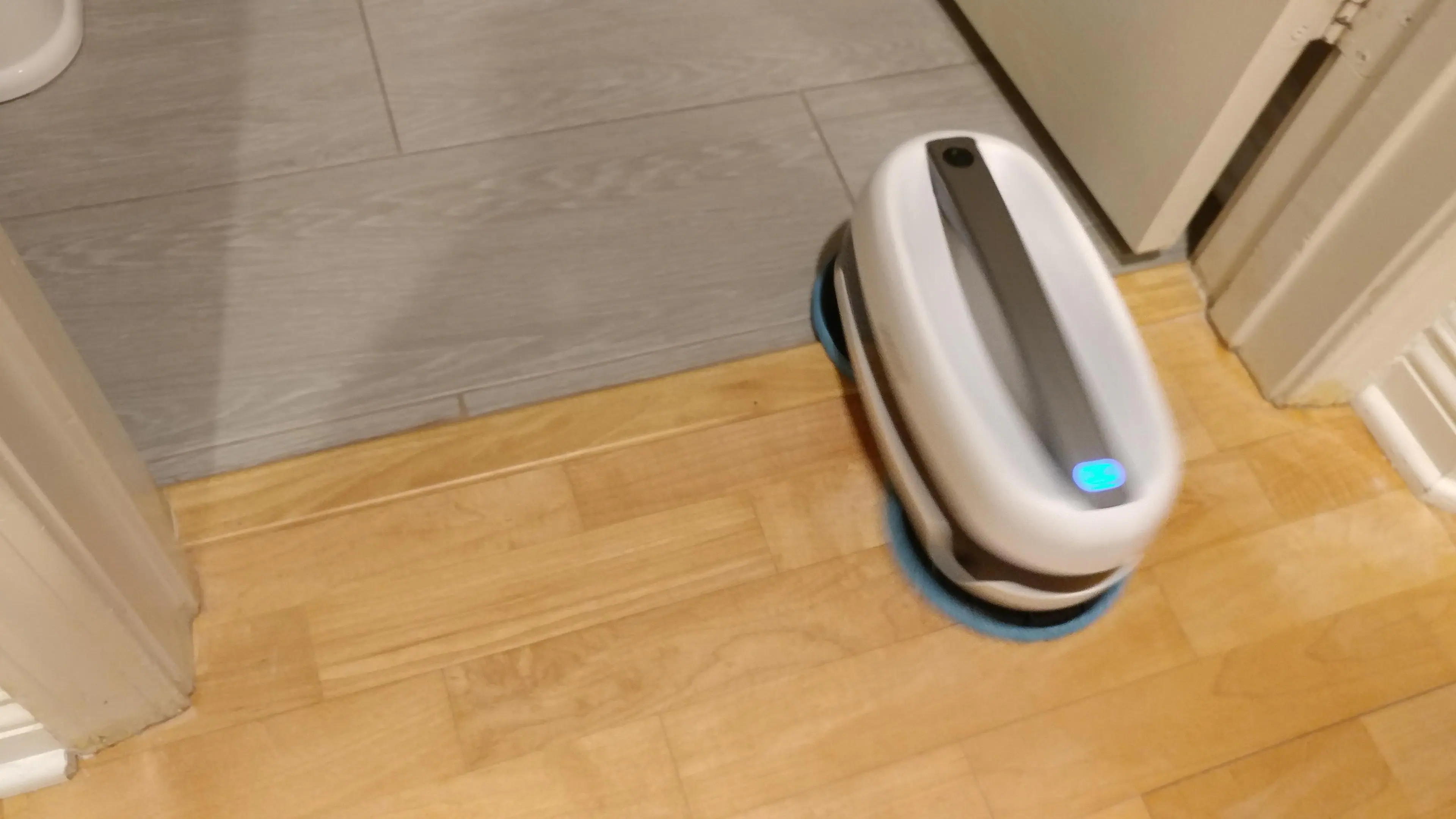 Without a beacon, the Jetbot crosses over into areas I don't want it to go into., click to load a larger version