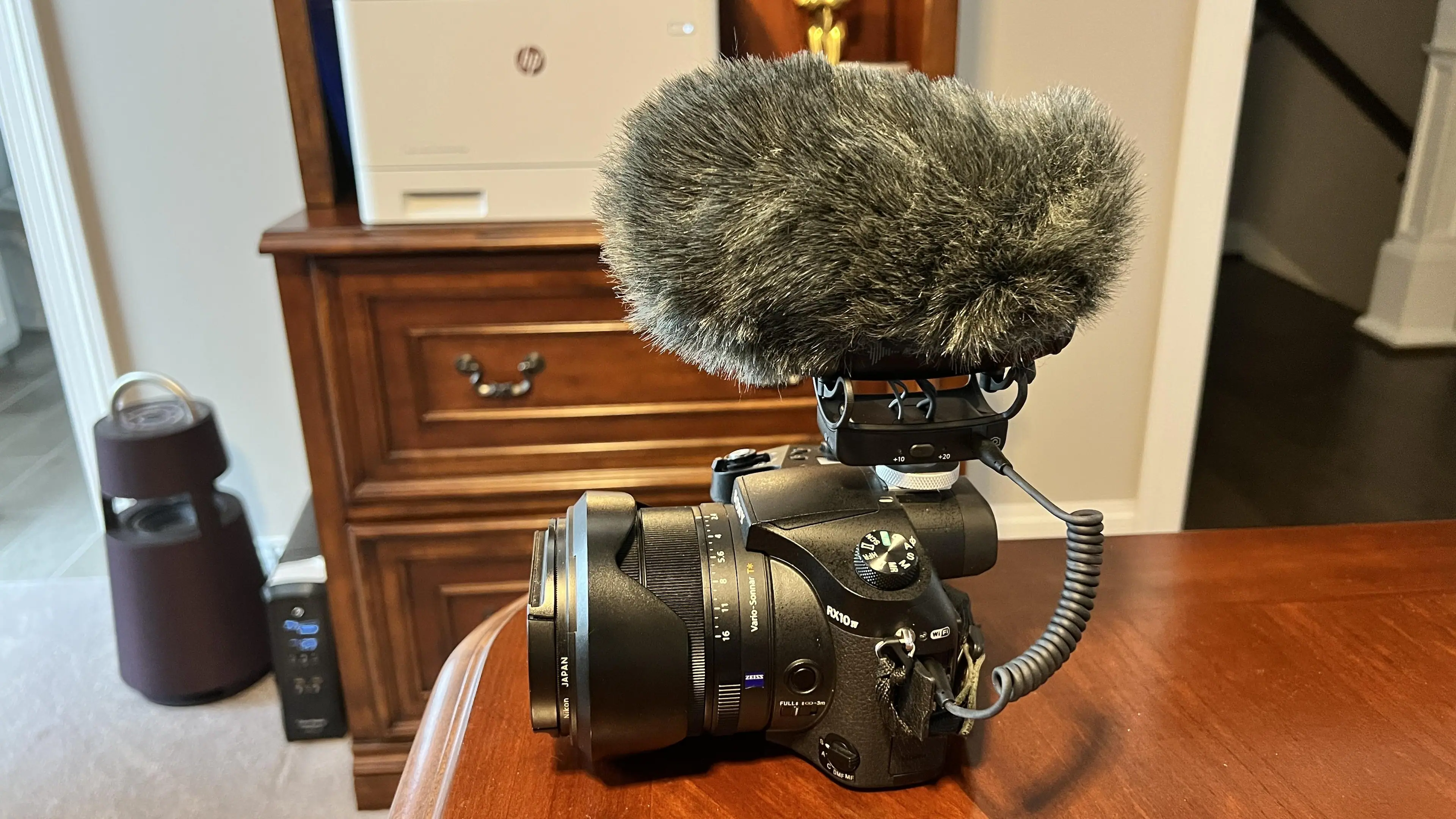 Tight integration between the JOBY Wave PRO & my DSLR create an atmosphere of Professionalism for your Craft., click to load a larger version