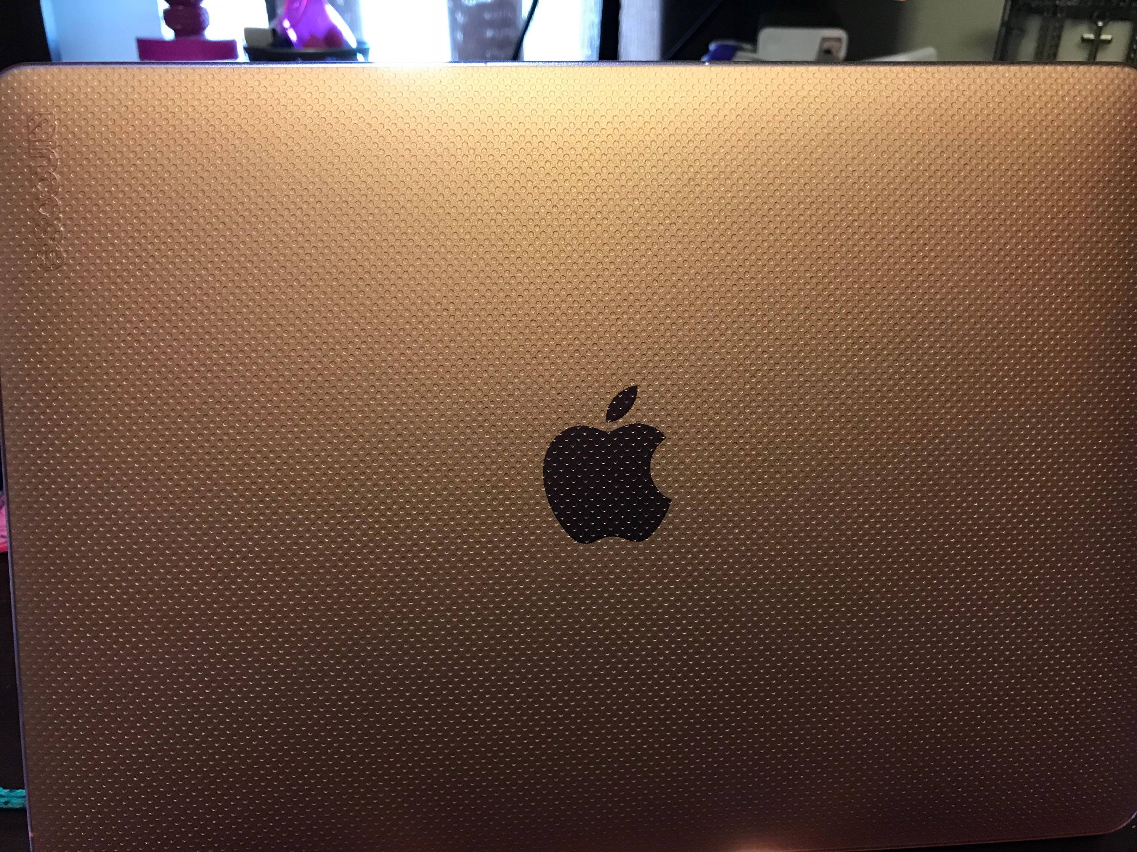 gold macbook, click to load a larger version