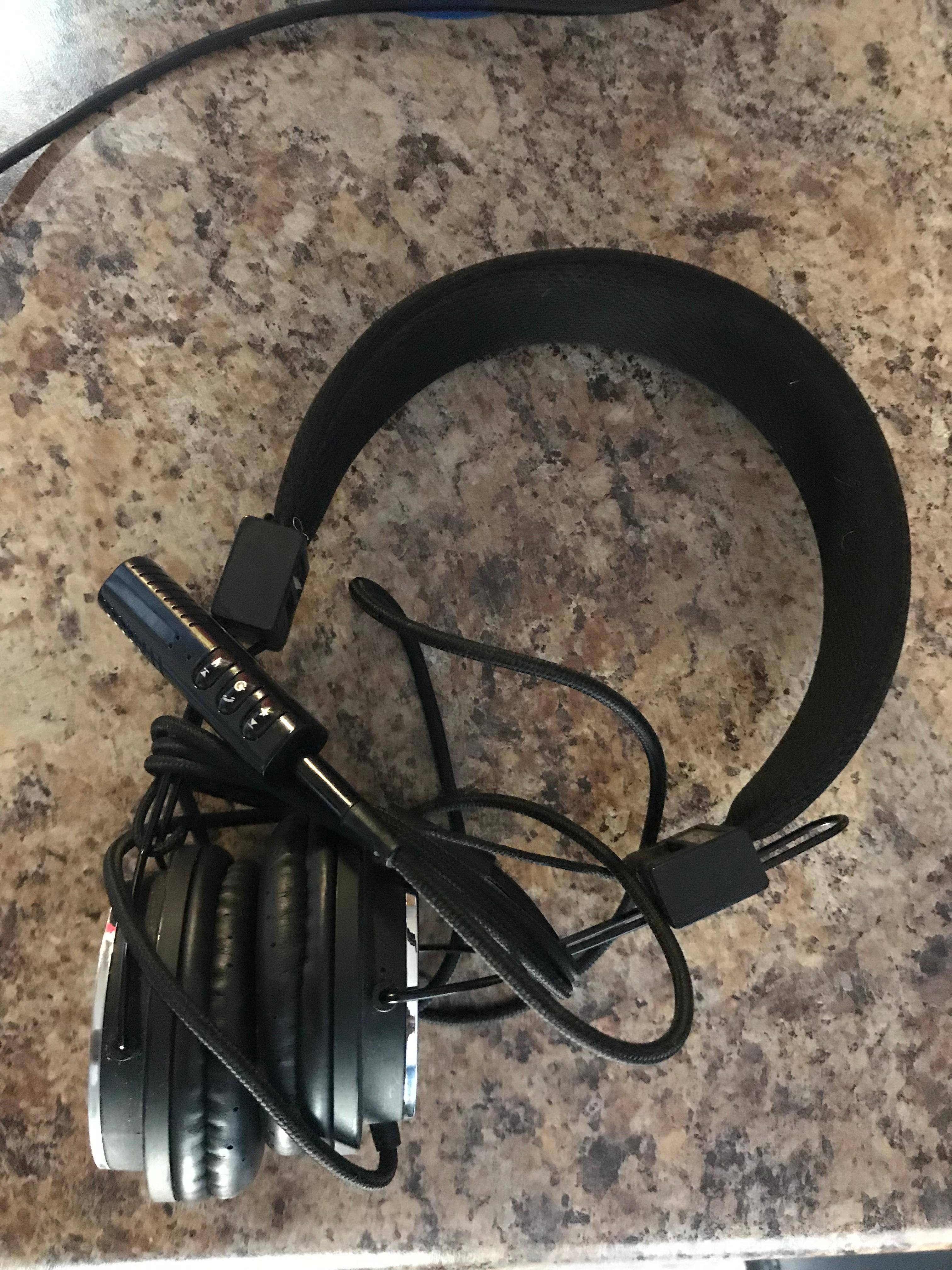 Makes inexpensive headphones Bluetooth., click to load a larger version